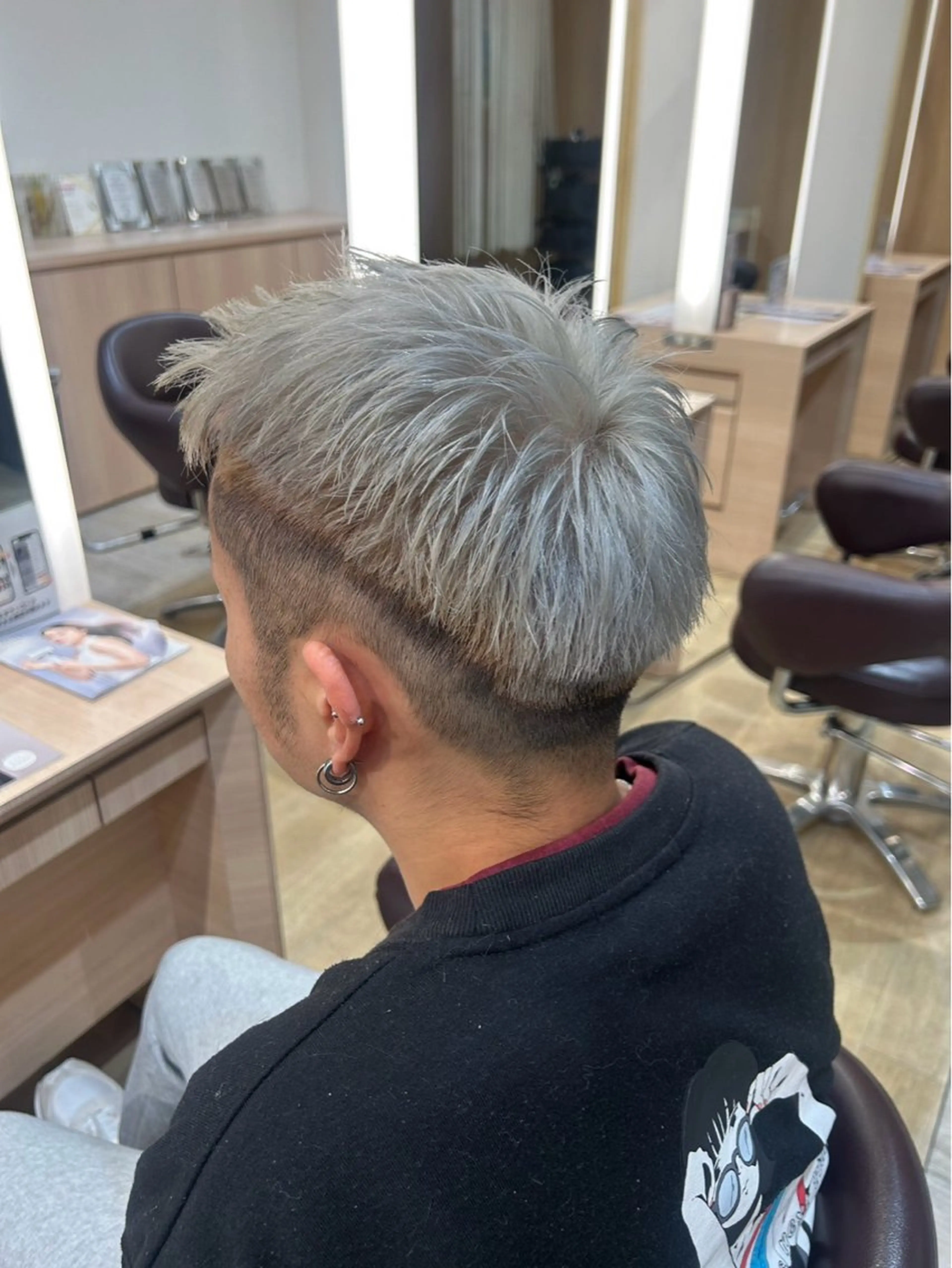 メンズ メンズブリーチ モヒカン ソフトモヒカン 毛流れ 癖毛カット/ 英山明未のヘアスタイル