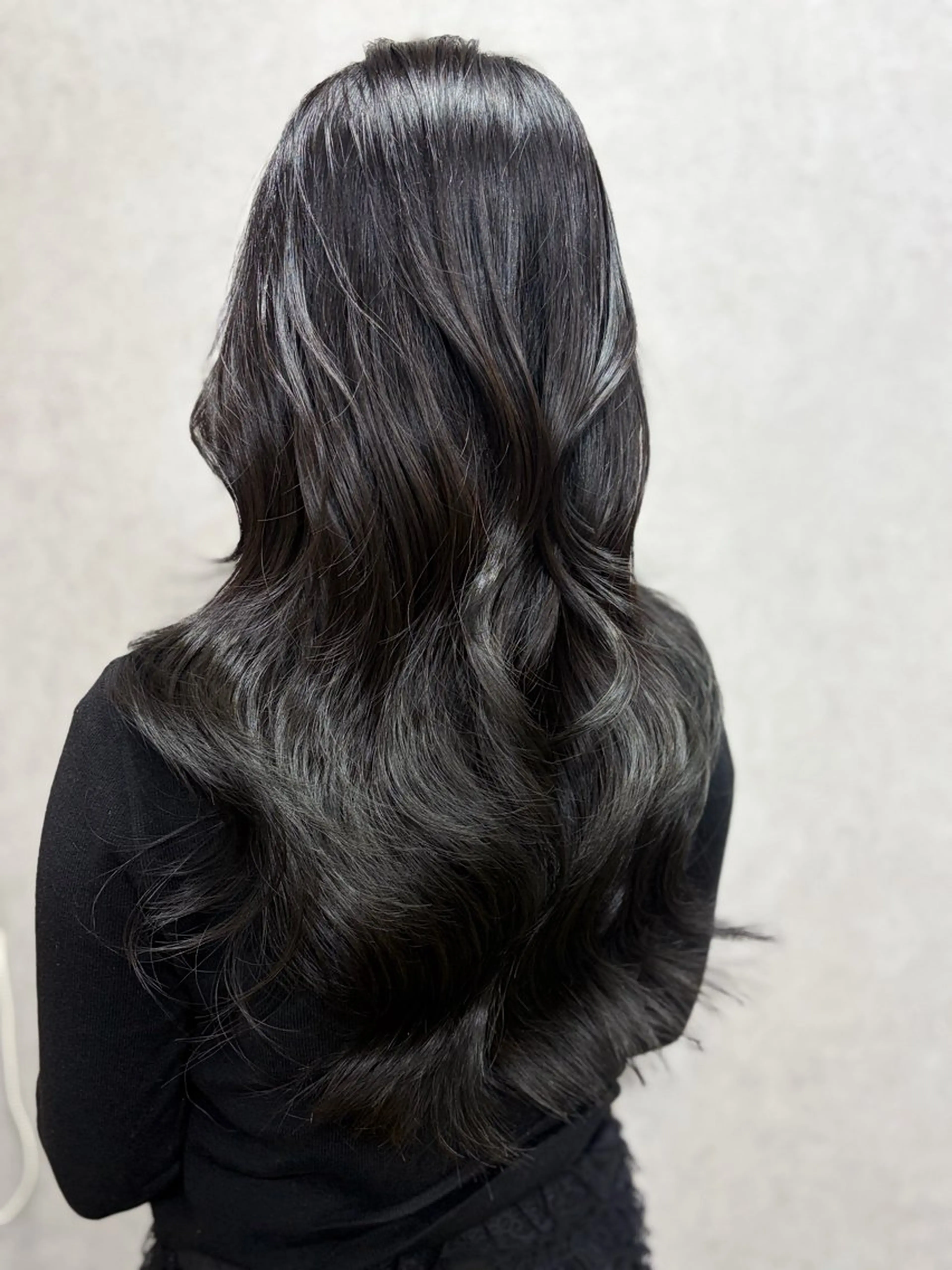 ロング カット ヘアカラー maya レイヤーカットのヘアスタイル