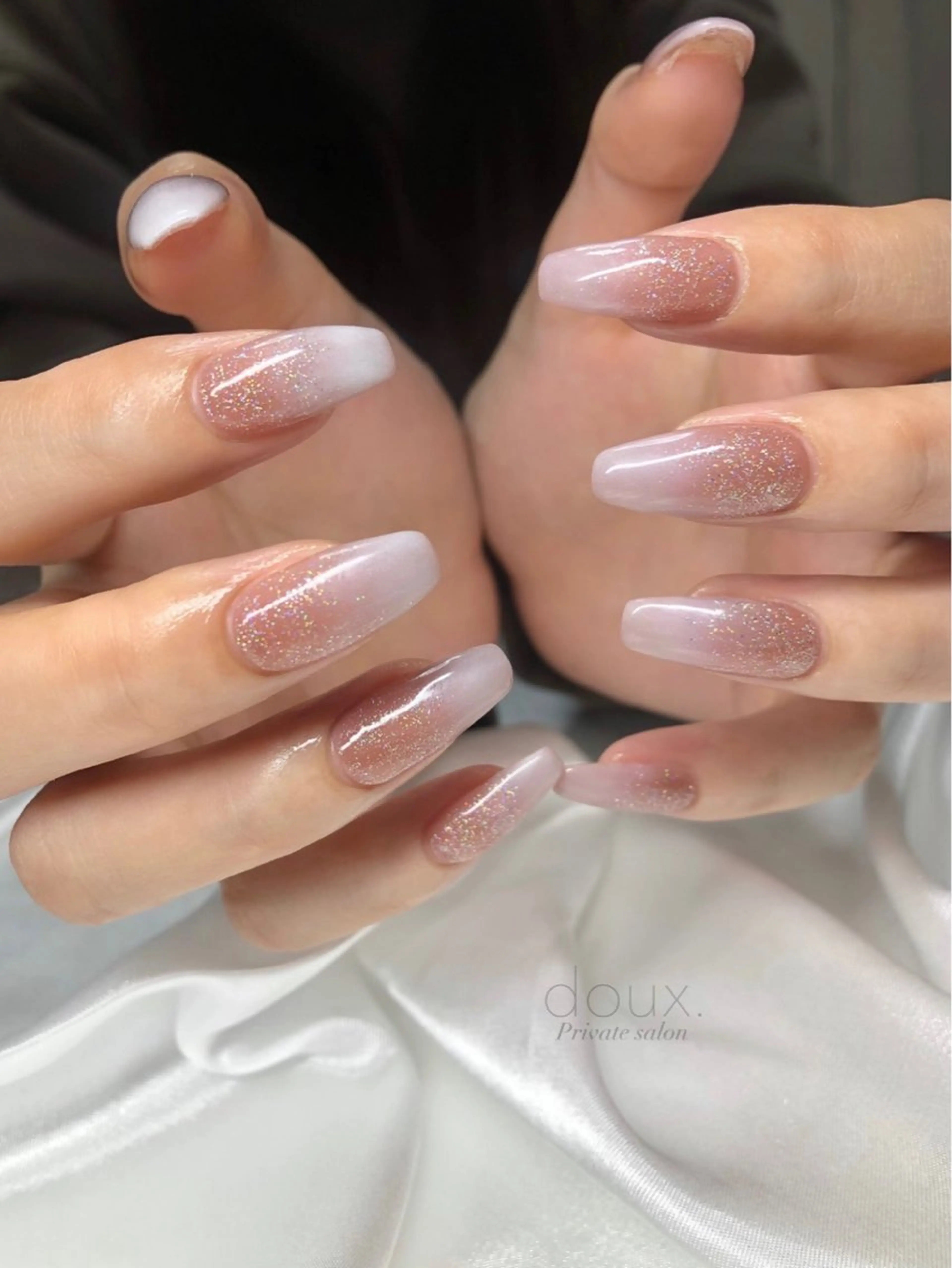 ネイル フレンチネイル グラデーション 韓国ネイル ラメ(グリッター) ロングネイル ハンドネイル doux. nailのネイルデザイン