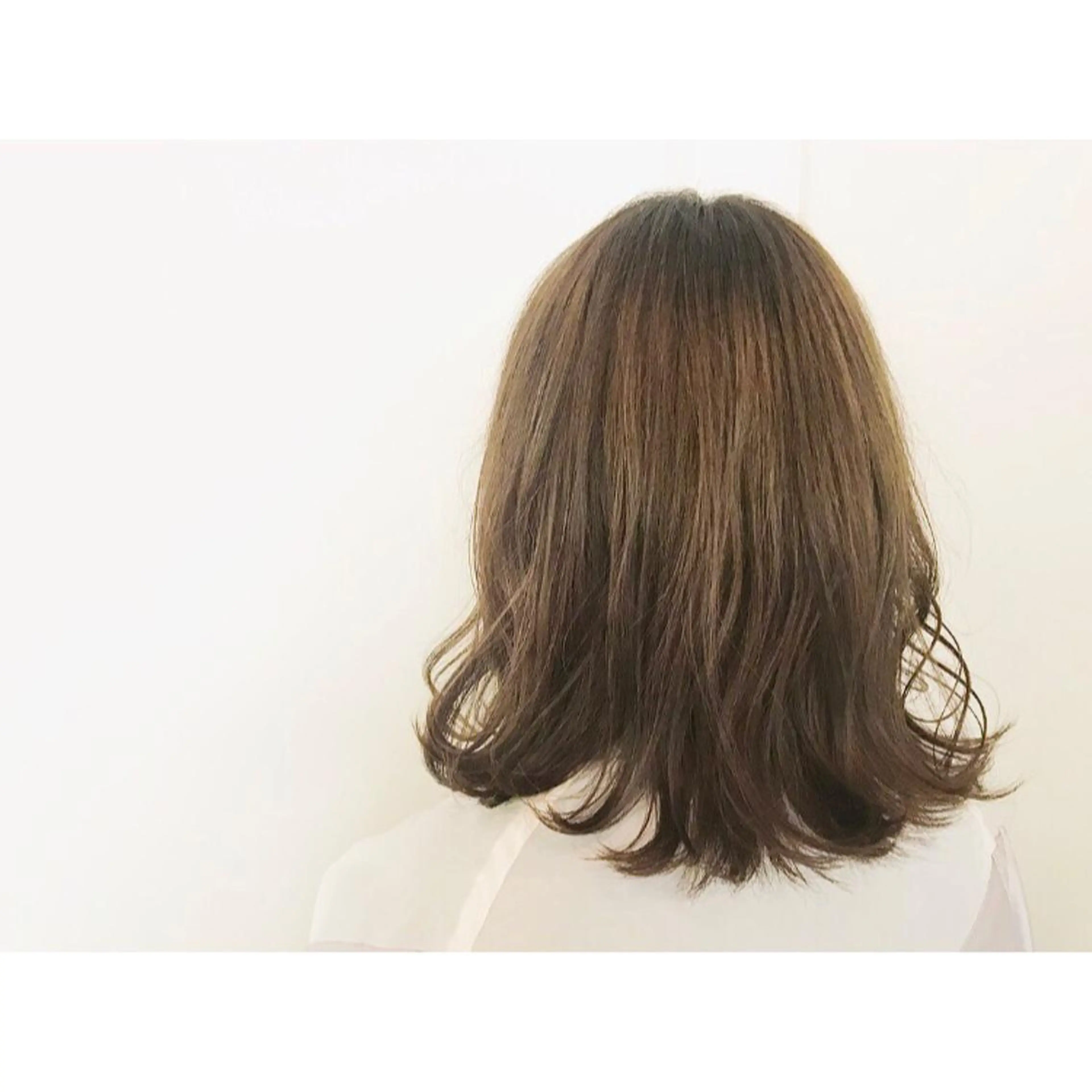 セミロング karen ☺︎のヘアスタイル