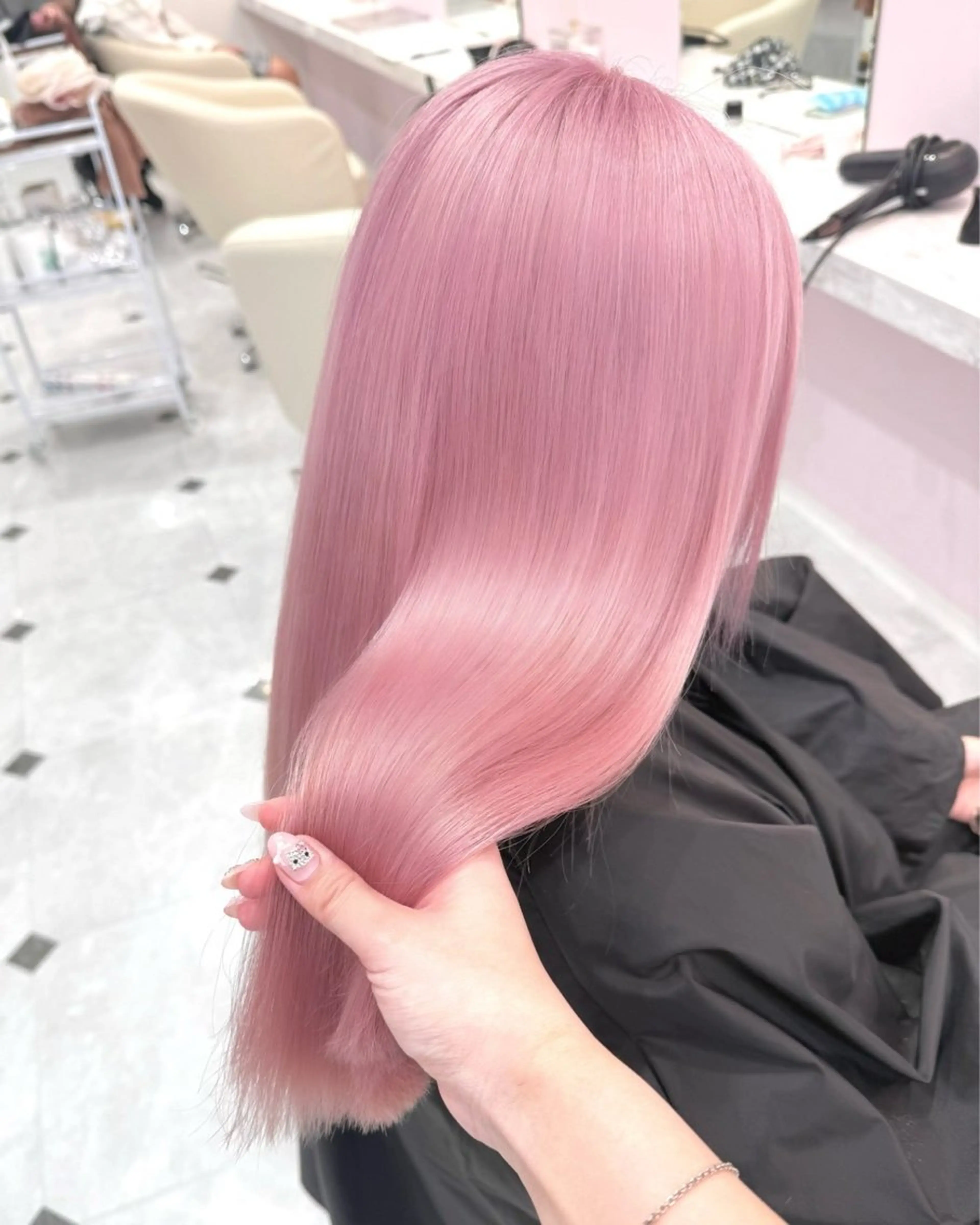 ロング カラー ブリーチ 透明感カラー ハイトーンカラー ラベンダーカラー ラベンダーピンク ヘアカラー ハイトーンカラー💞 くるみ🎀のヘアスタイル