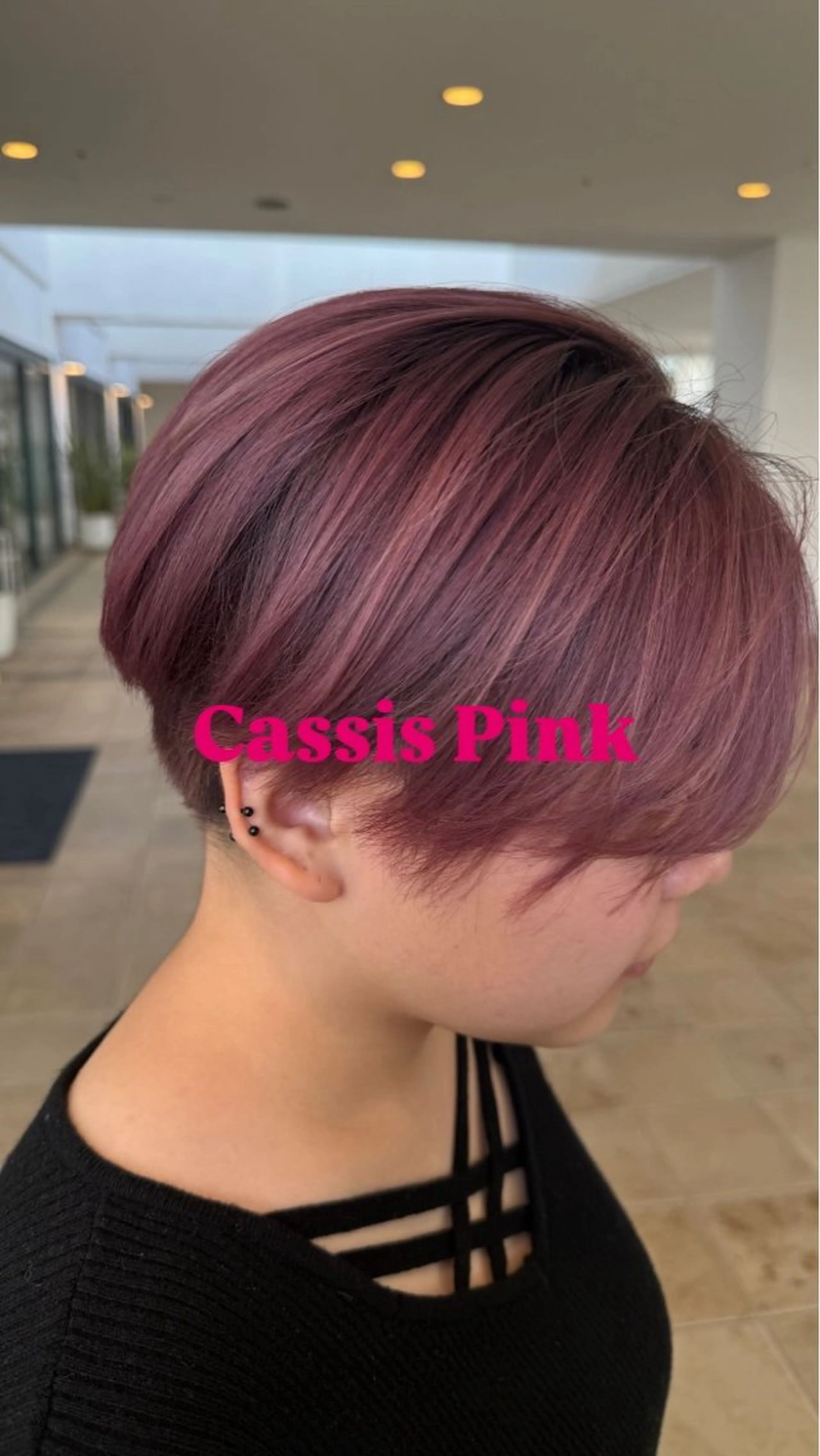 ショート カラー カシス ピンクカラー ヘアカラー 大前斗夢ショート /くびれカットのヘアスタイル