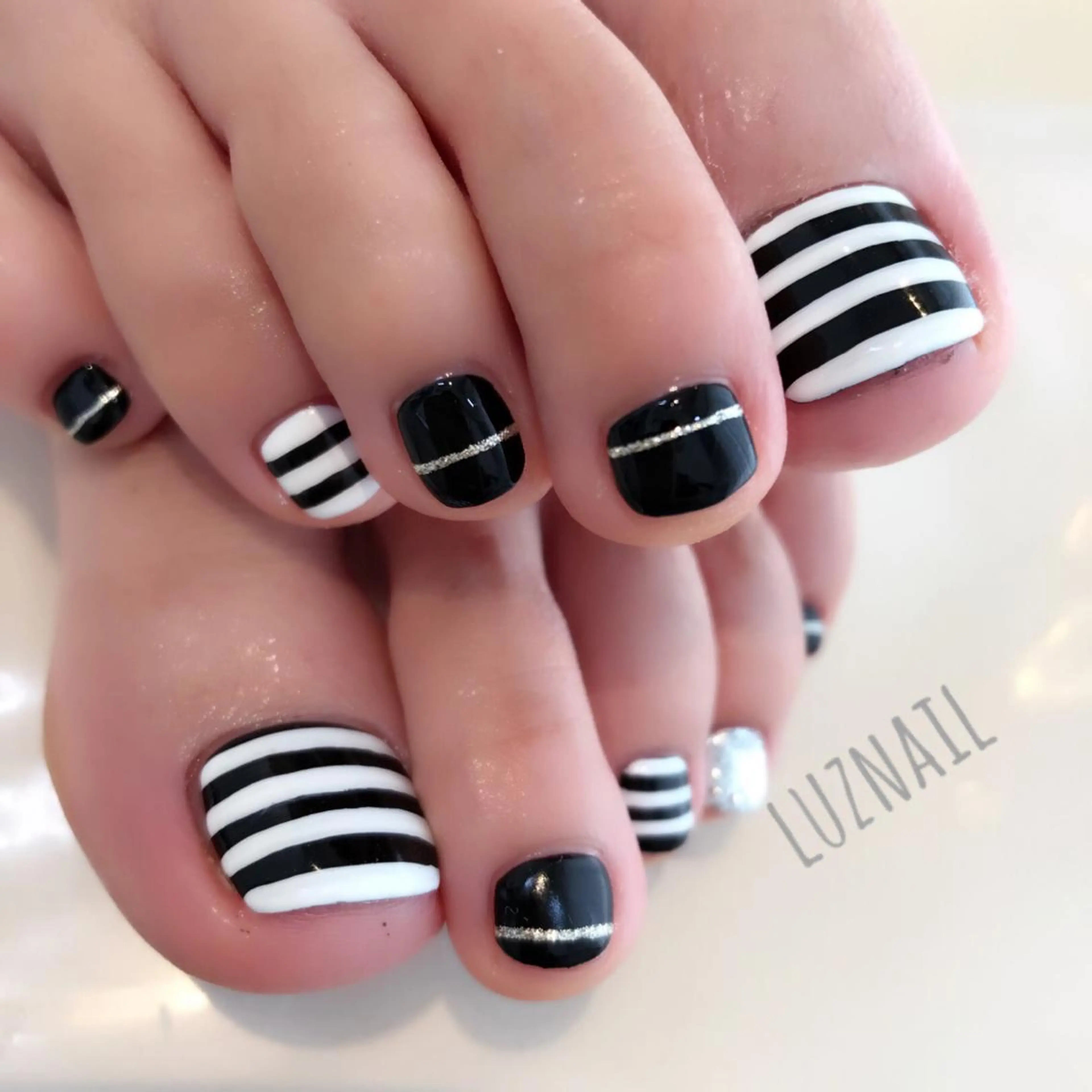 ネイル ボーダー フットネイル パラジェル lira nailのネイルデザイン