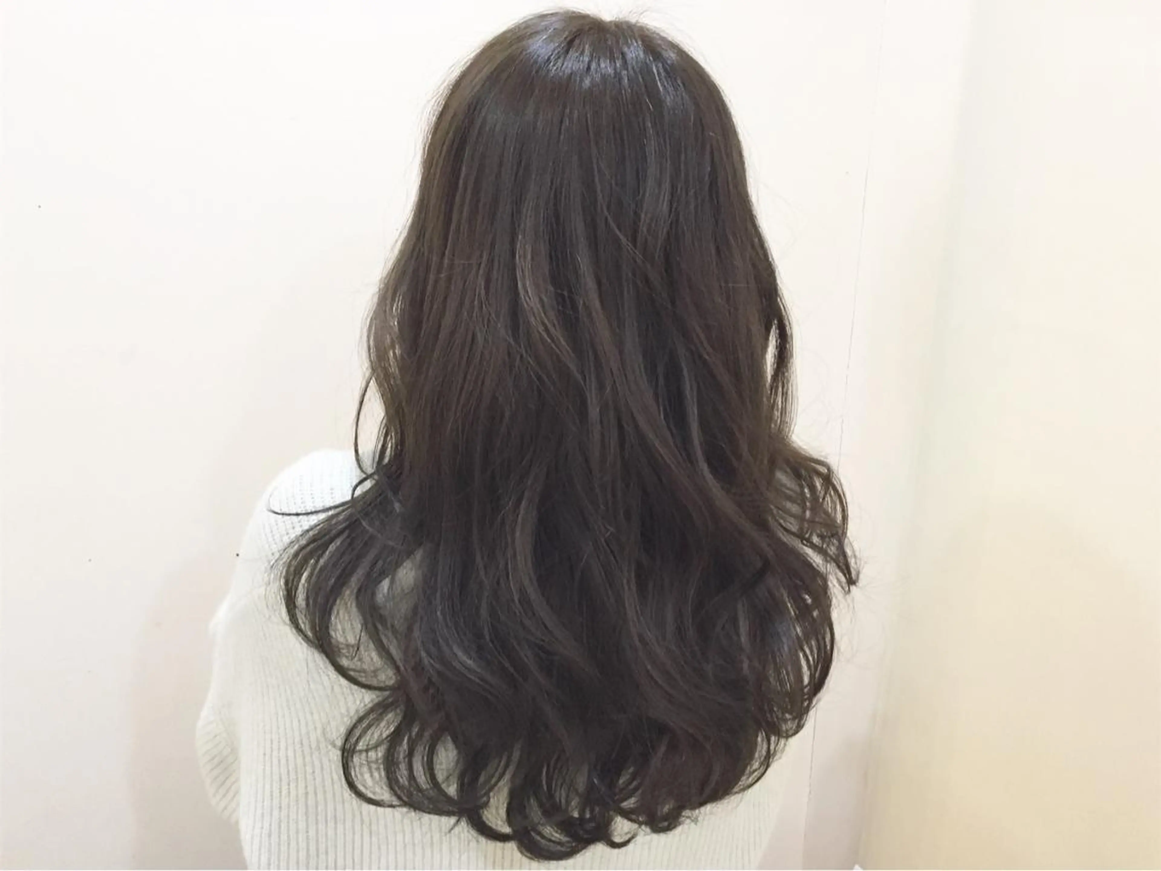 ロング カラー 服部 樹季のヘアスタイル