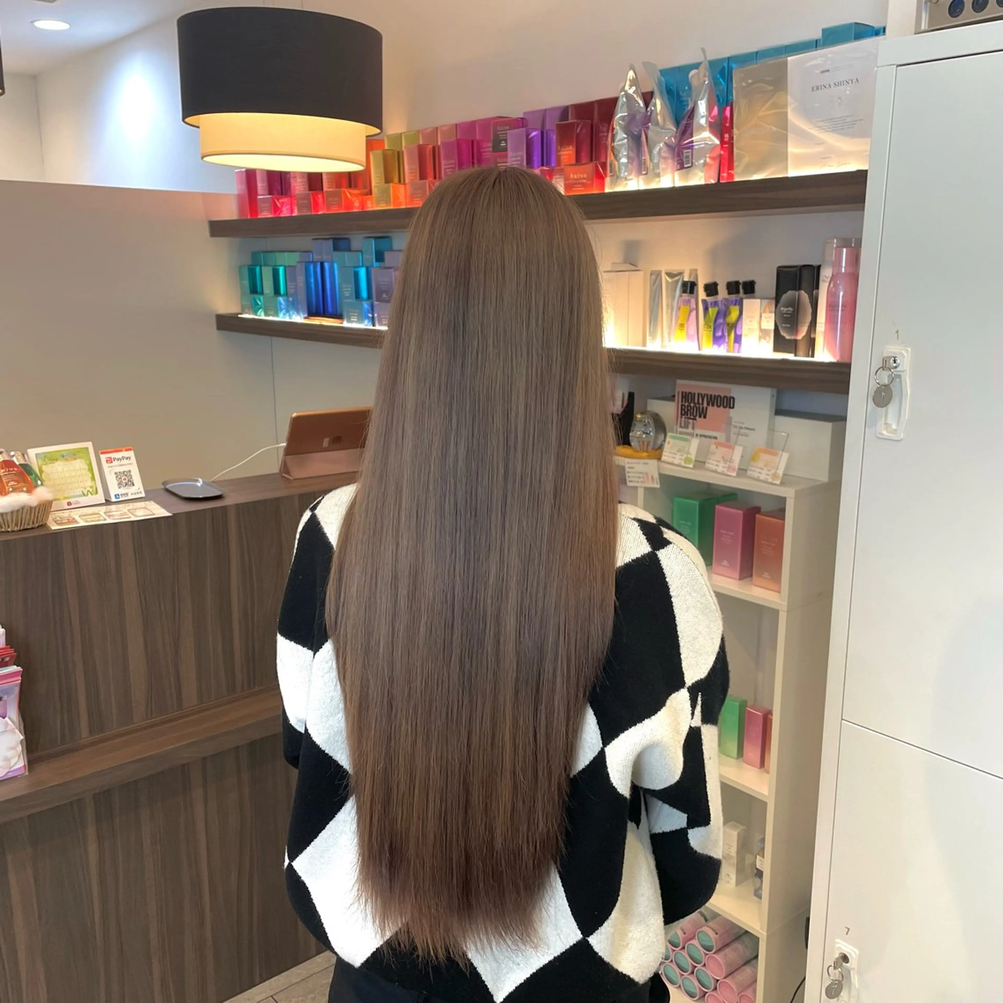 ロング カラー ベージュカラー ブリーチ 川原 飛奈のヘアスタイル