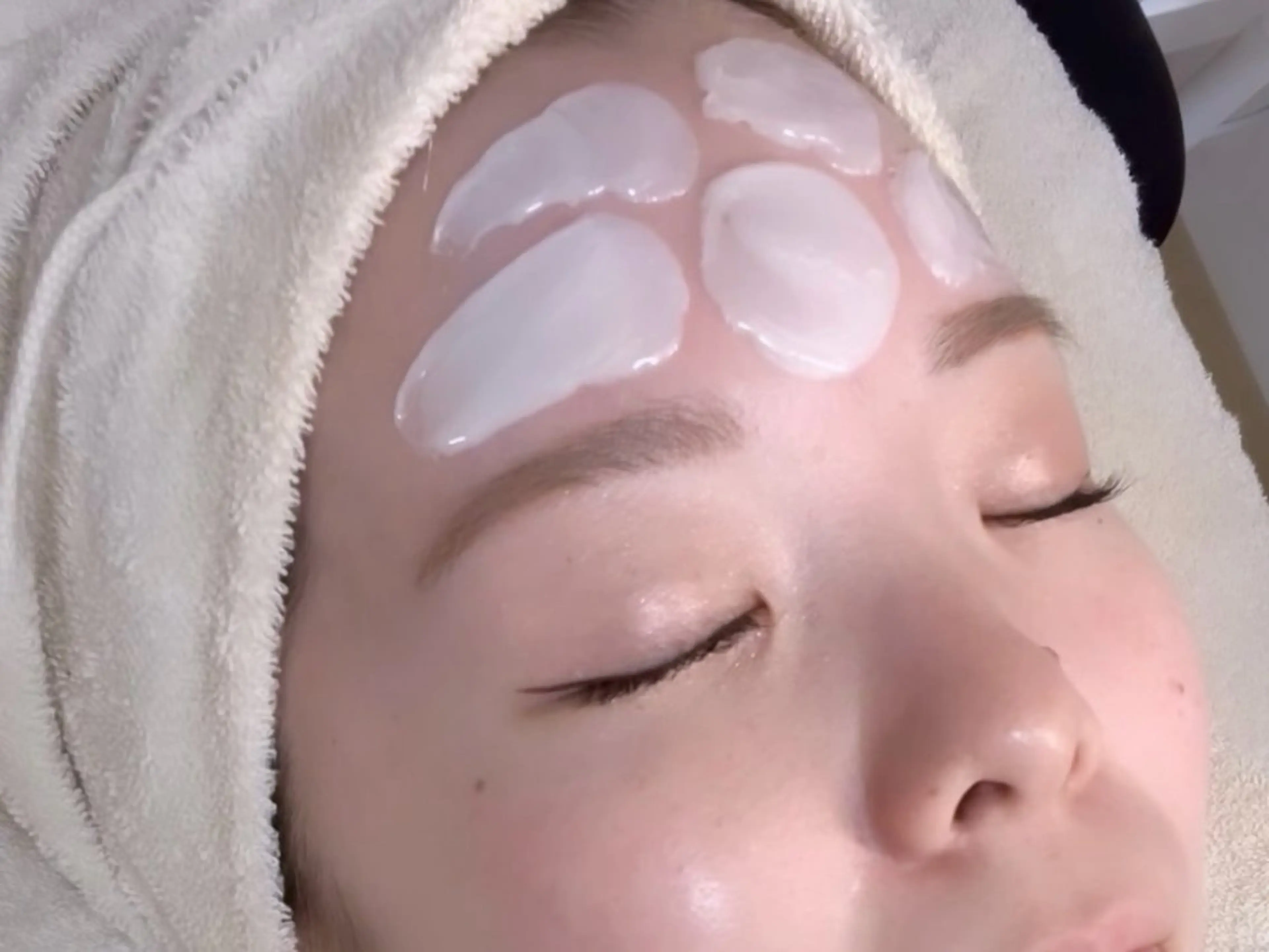 ワックス脱毛 WAX脱毛/肌質改善 眉毛とお肌のサロンのエステ・リラクイメージ