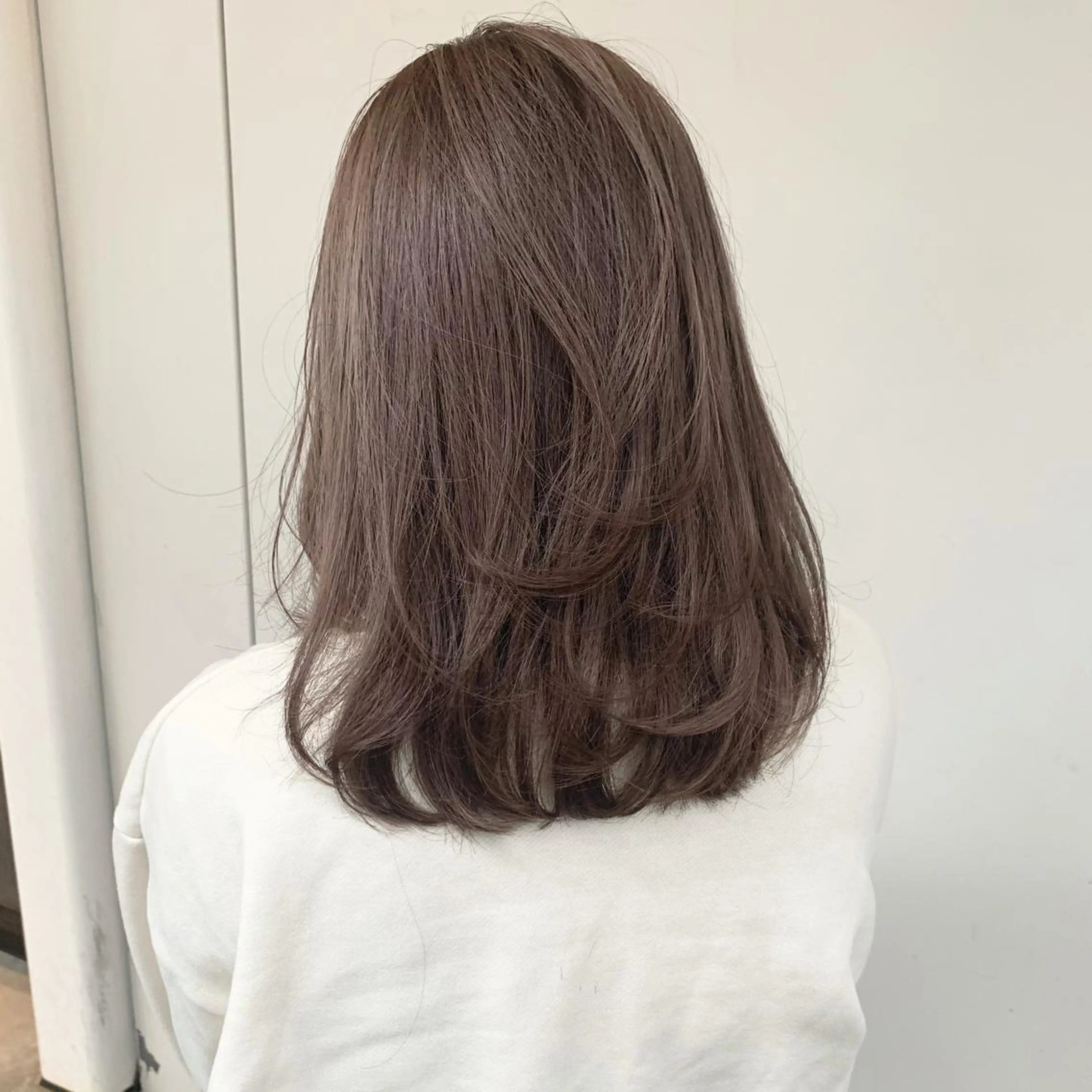 セミロング カラー ベージュカラー ダブルカラー 岩田菜央 《武蔵小杉》のヘアスタイル