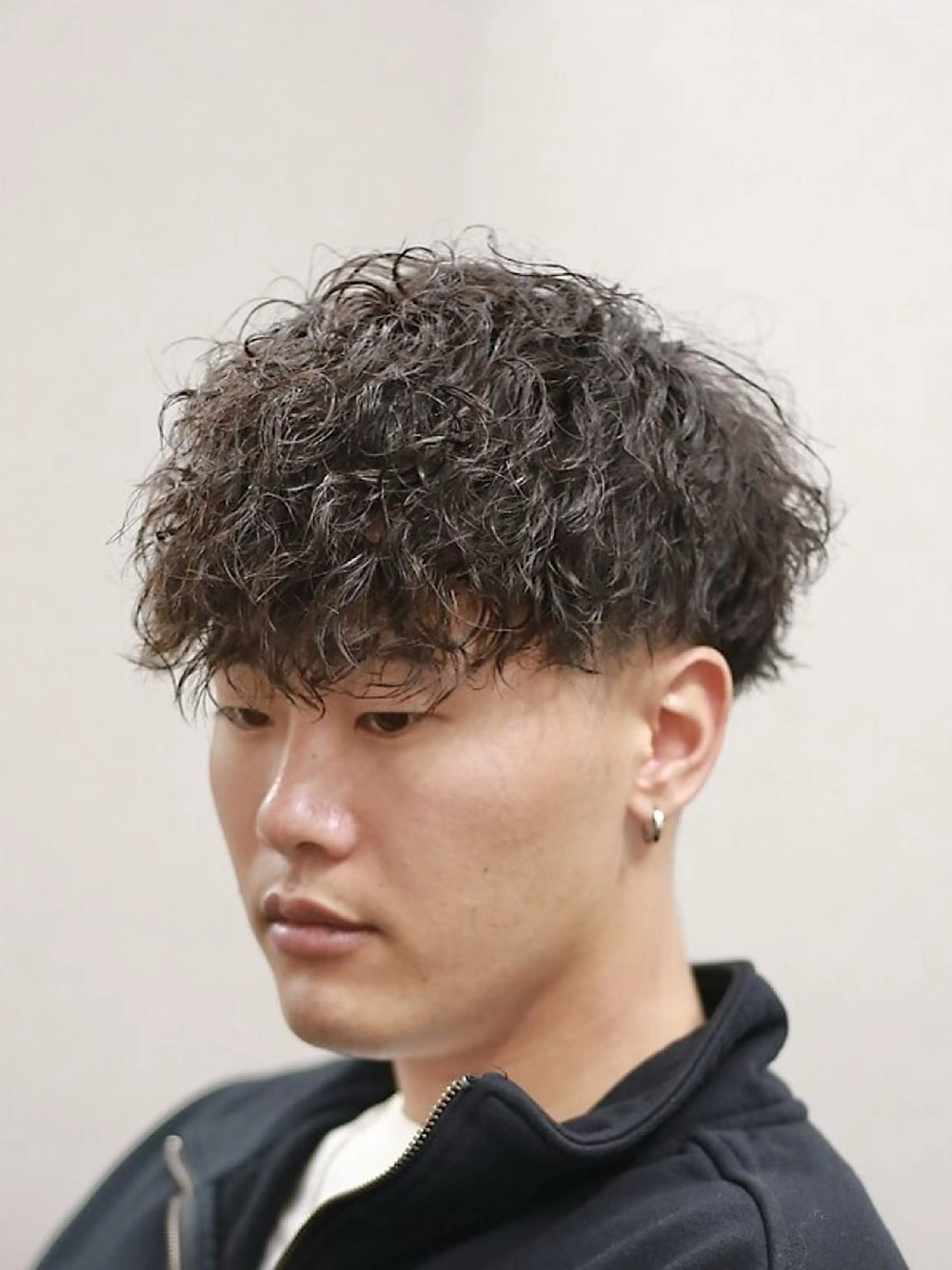 ショート パーマ メンズ フェードカット メンズハイライト メンズメッシュ メンズパーマ スペインカール SLASHメンズ専門 山口孔聖のヘアスタイル