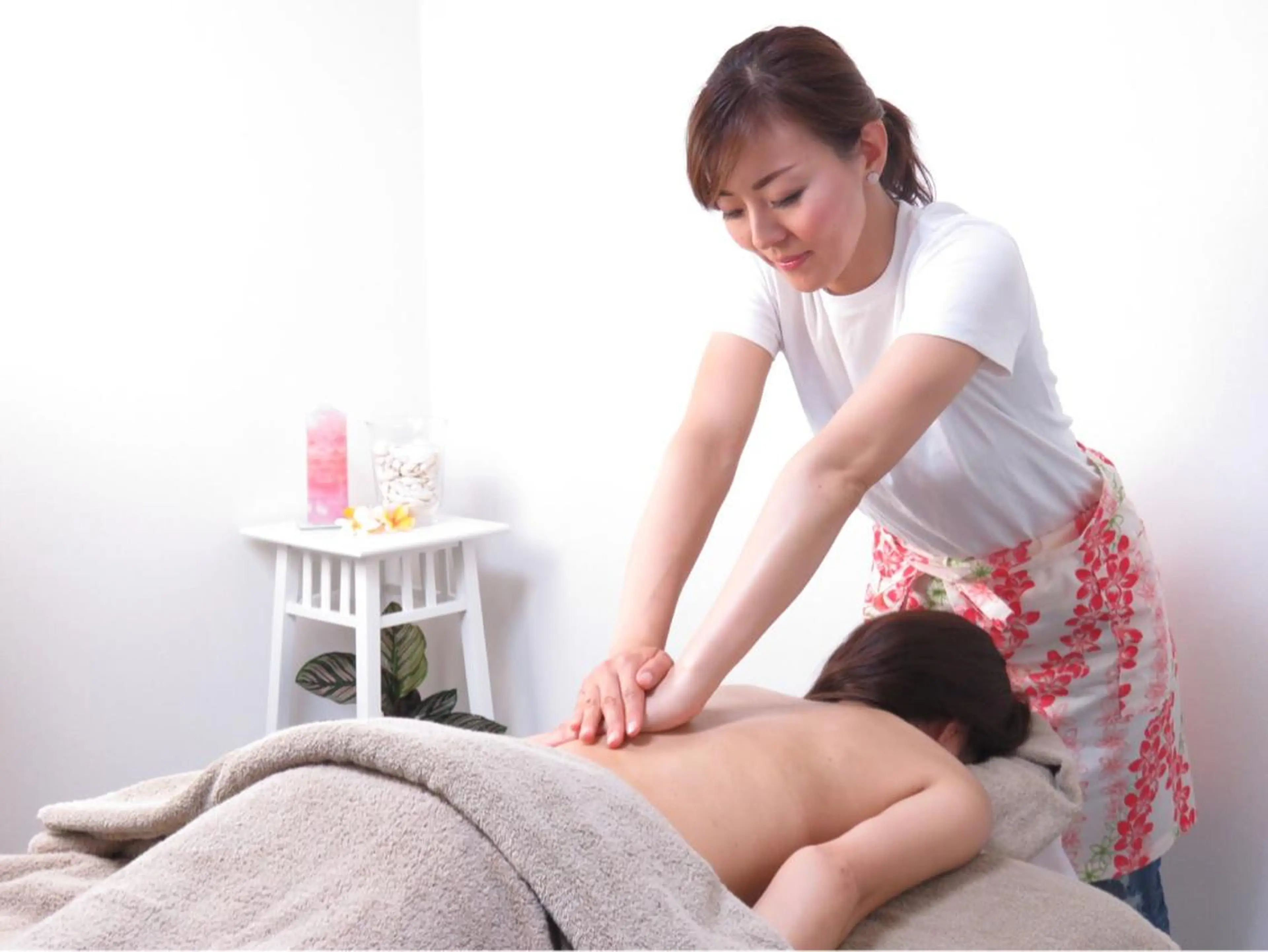 【オールハンドケア】頑固な凝り、背中の張り、むくみスッキリ ロミロミ&リンパマッサージ 80分の写真