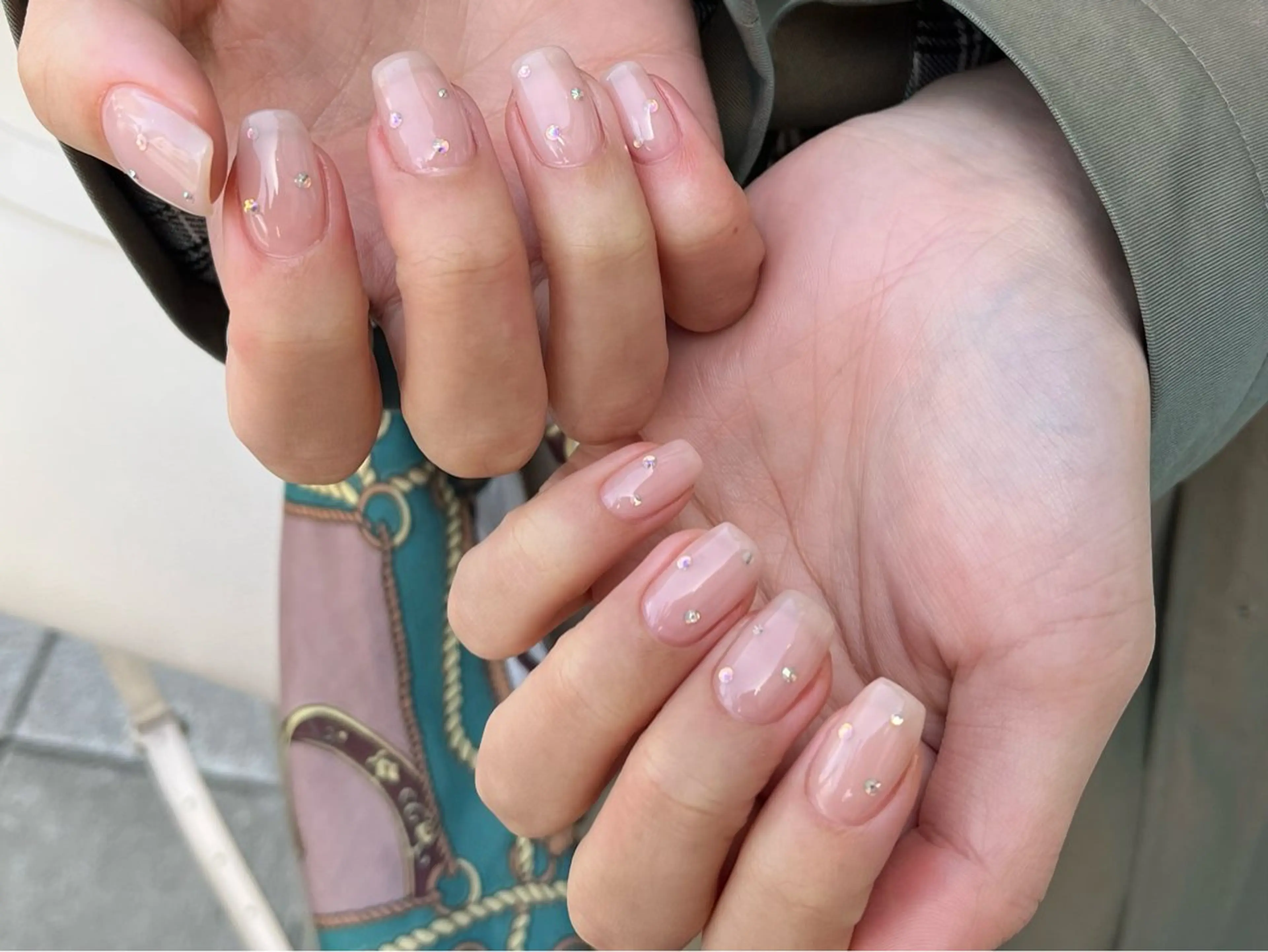 ネイル ワンカラーネイル ピンク ストーンネイル ハンドネイル 友田 晴香のネイルデザイン