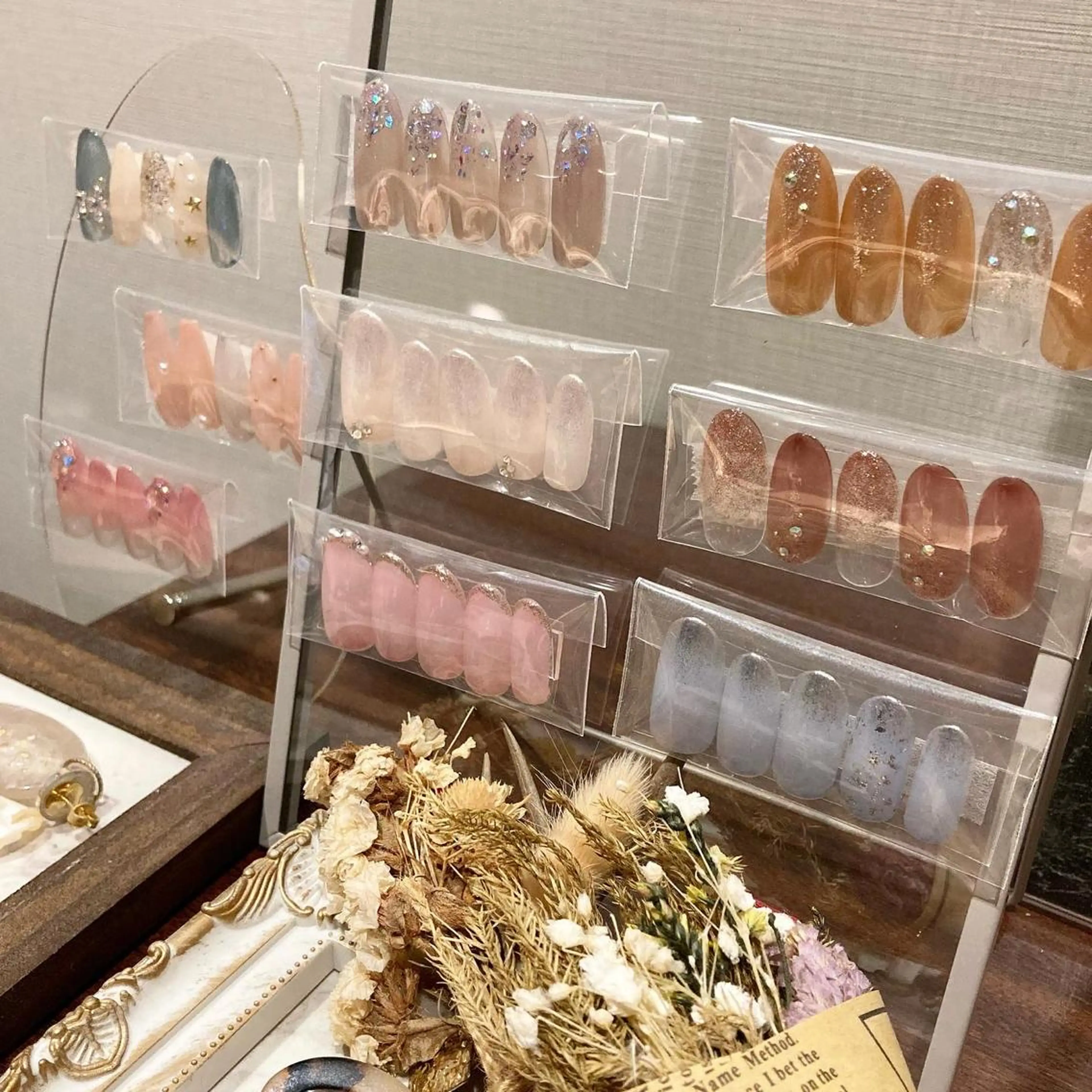 ネイル ストーンネイル Montrésor 名古屋ネイルサロンのネイルデザイン