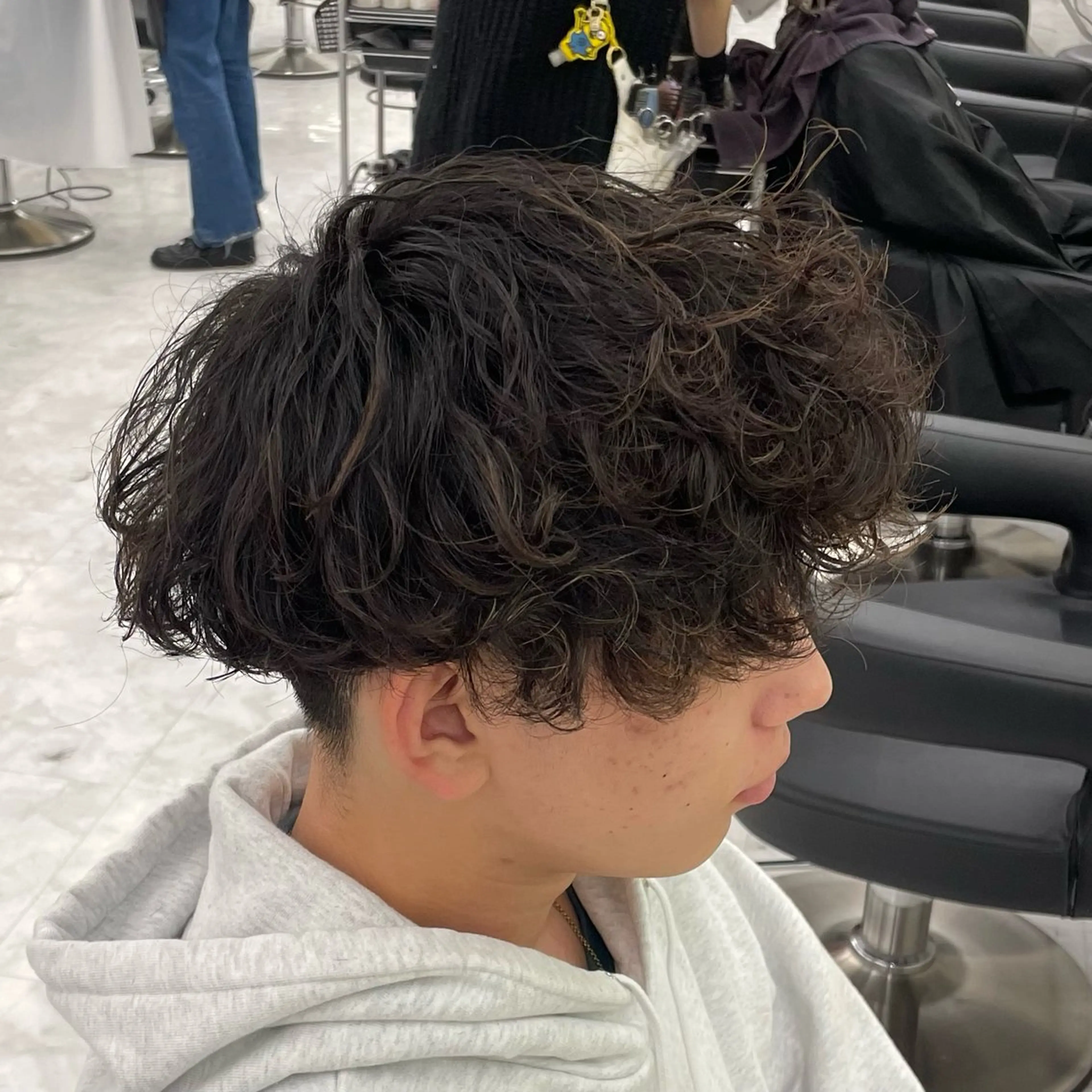 メンズ スペインカール カット ヘアカラー パーマ ヘッドスパ ヘアセット 🦋色落ち綺麗カラー メンズYUZU🦋‪のヘアスタイル