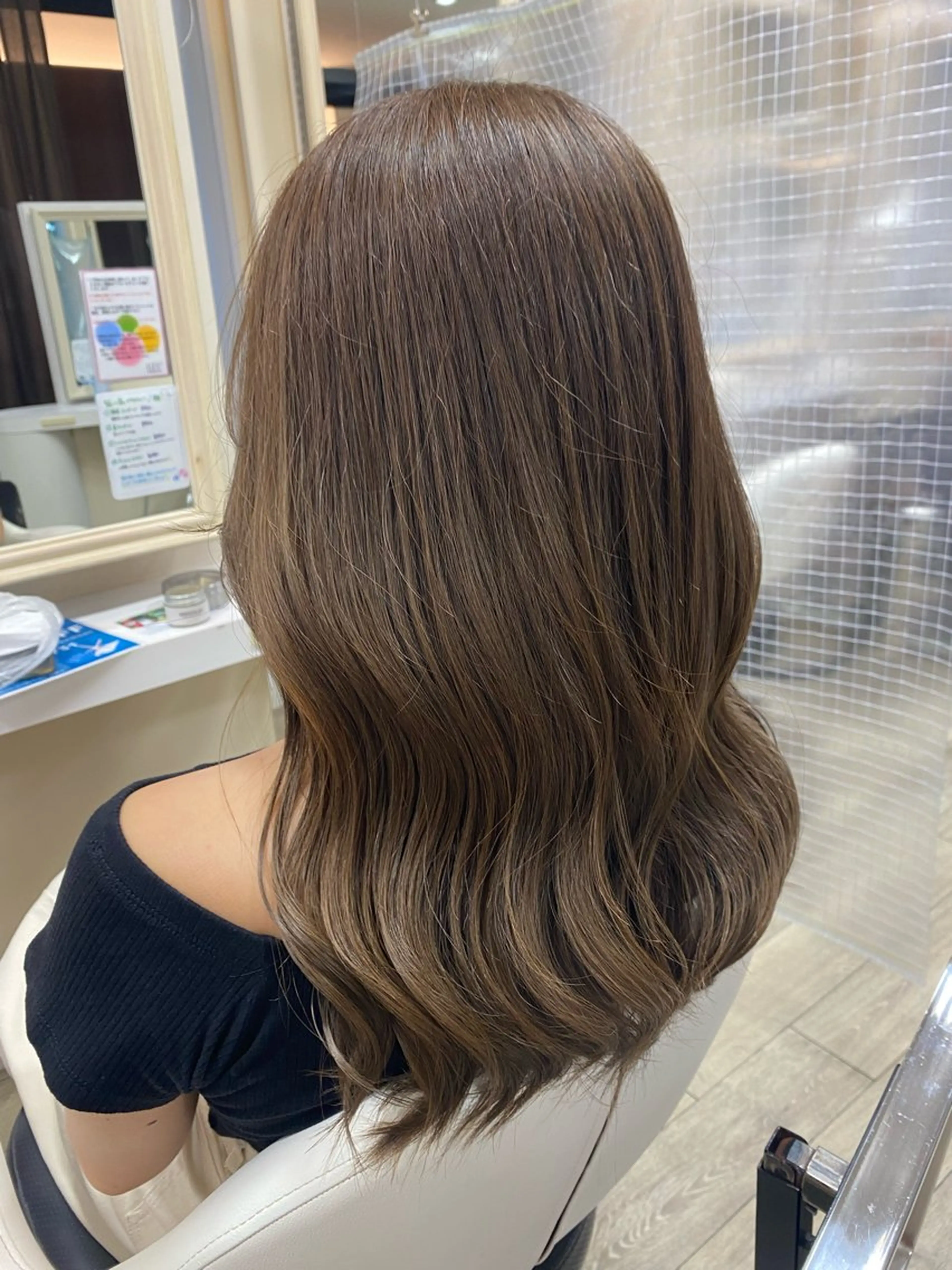 セミロング カラー 顔まわりレイヤー 顔周りカット 韓国風ヘア レイヤーカット カット ヘアカラー トリートメント 市川 博紀 店長のヘアスタイル