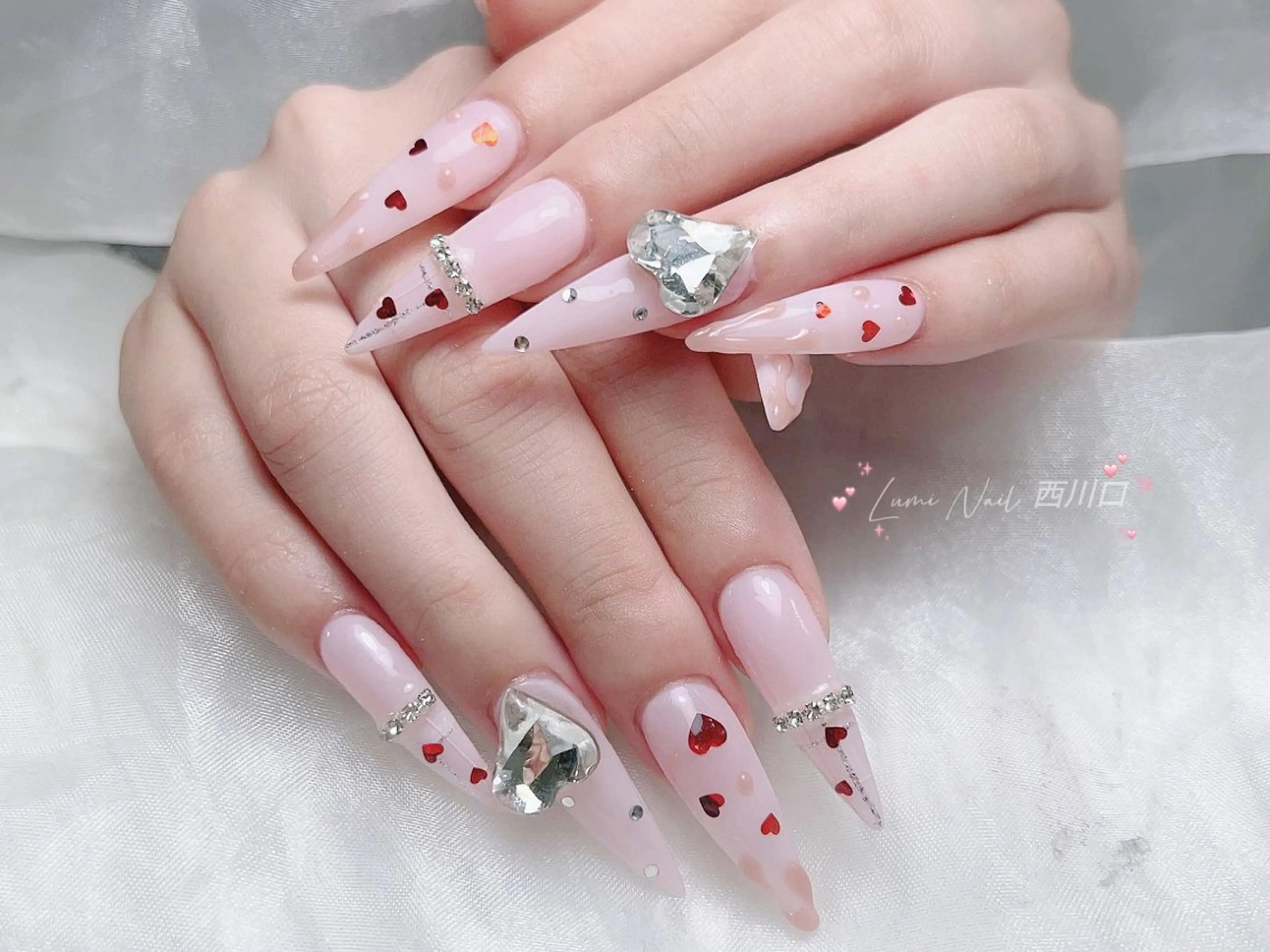 ネイル フットネイル ジェルネイル キラキラネイル オフィスネイル ピンク Lumi Nail Salonのネイルデザイン
