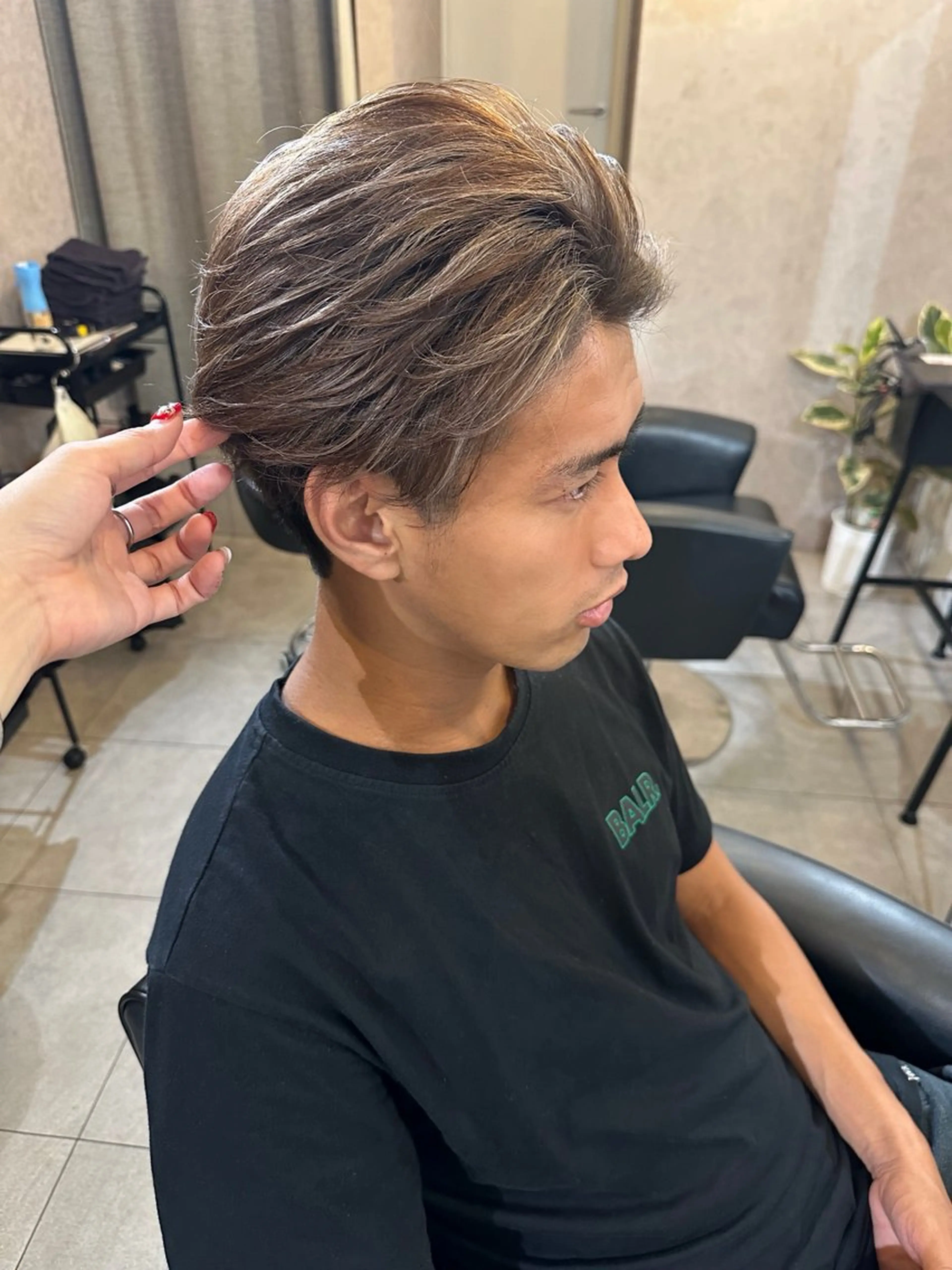 ショート ハイライト ヘアカラー 森本 笑のヘアスタイル