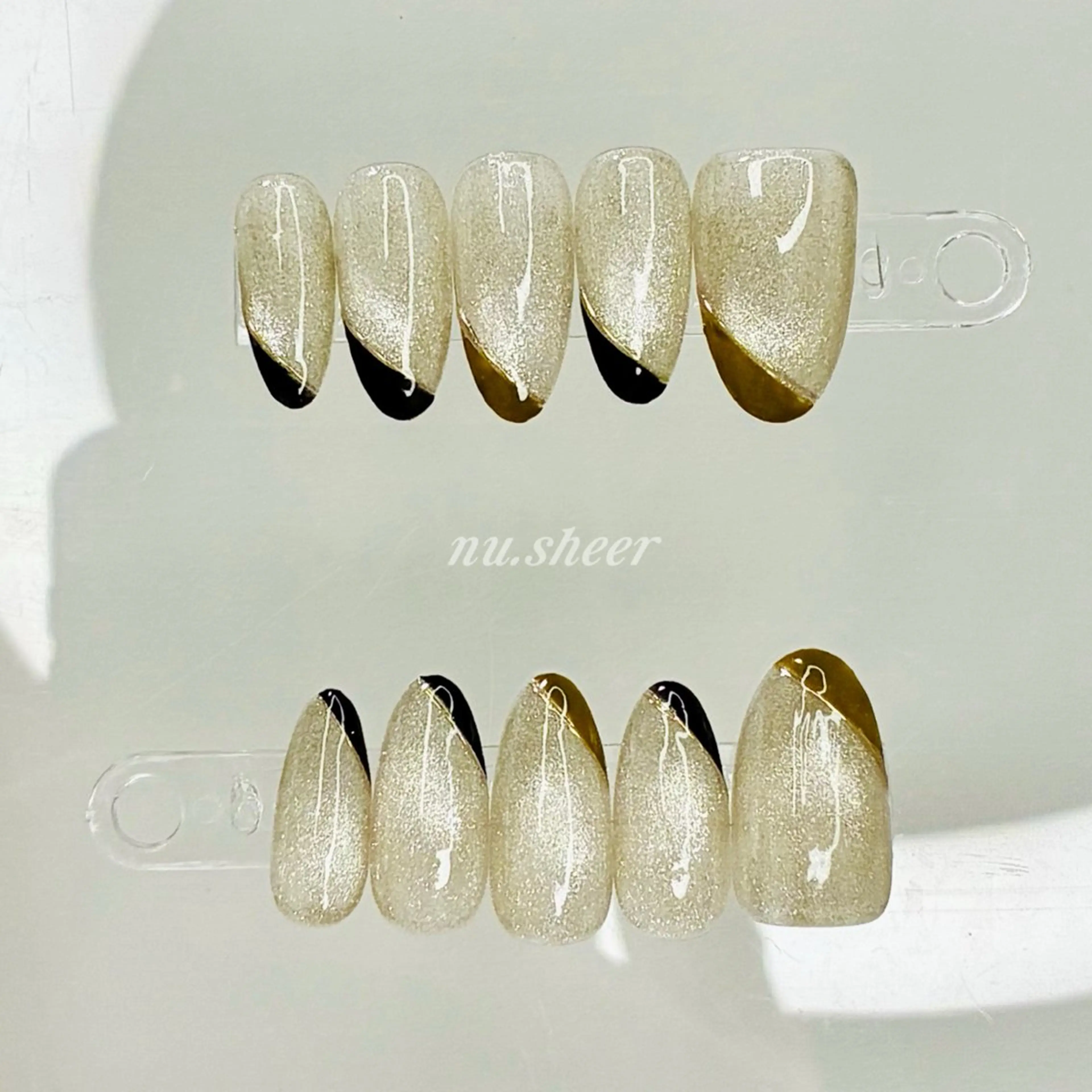 ネイル ゴールド ラメ(グリッター) ニュアンスネイル シンプルネイル ハンドネイル nu.sheer honoのネイルデザイン