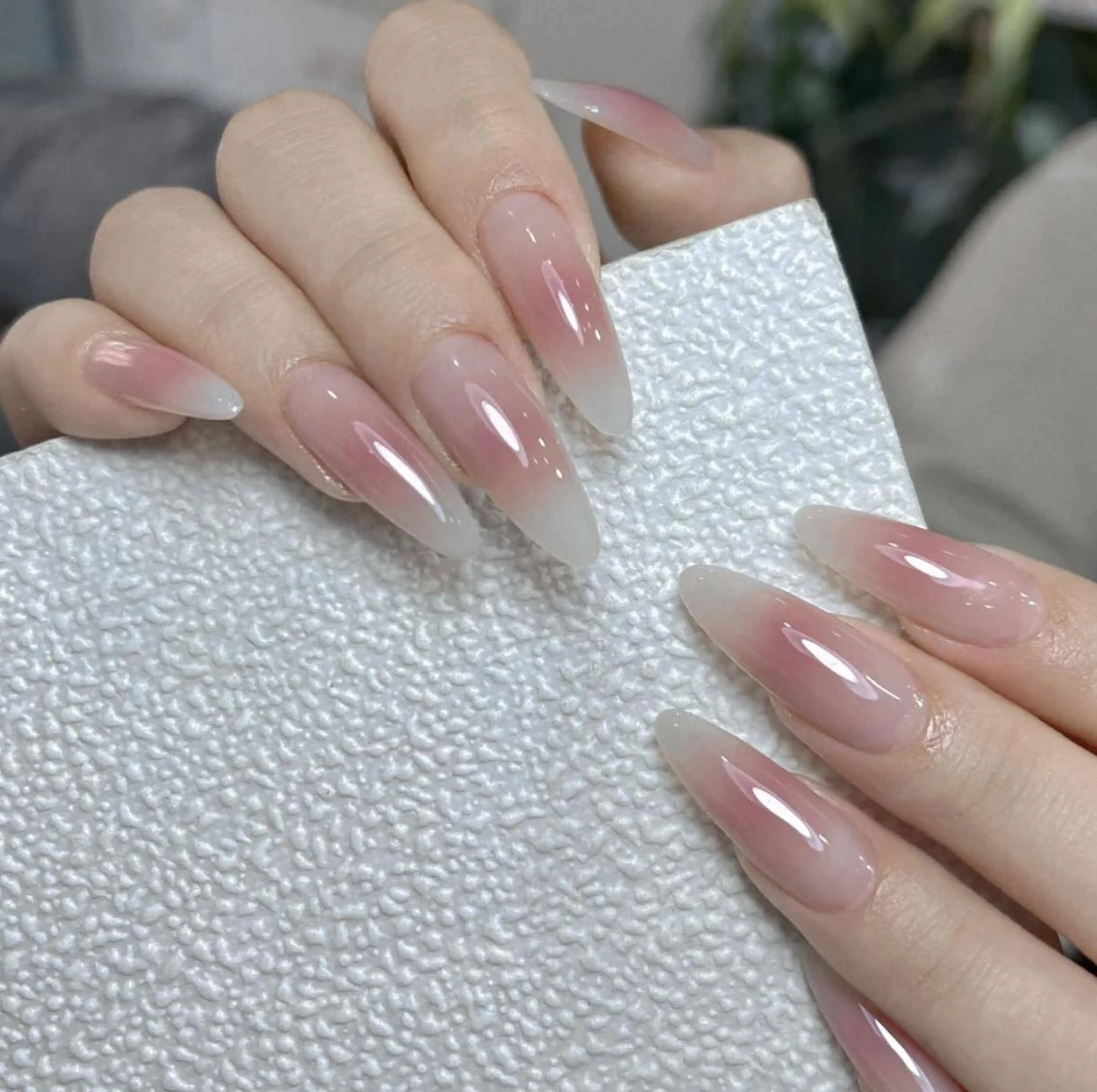 ネイル アートネイル 長さ出し ネイルチップ Queens ciciのネイルデザイン