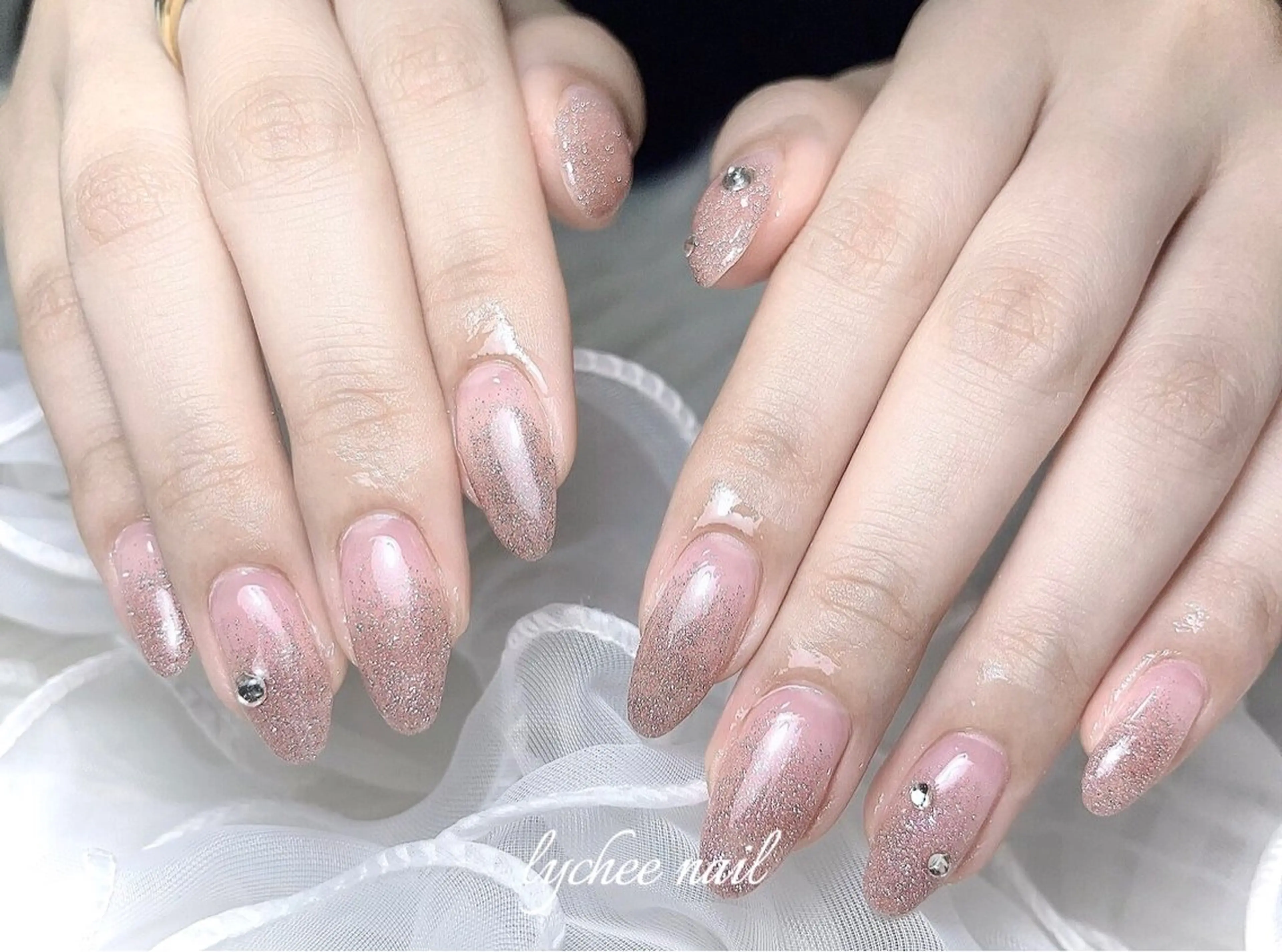 ネイル ジェルネイル ガーリー 持ち込み ニュアンスネイル パラジェル 🍒Luvia ワンホンネイルのネイルデザイン