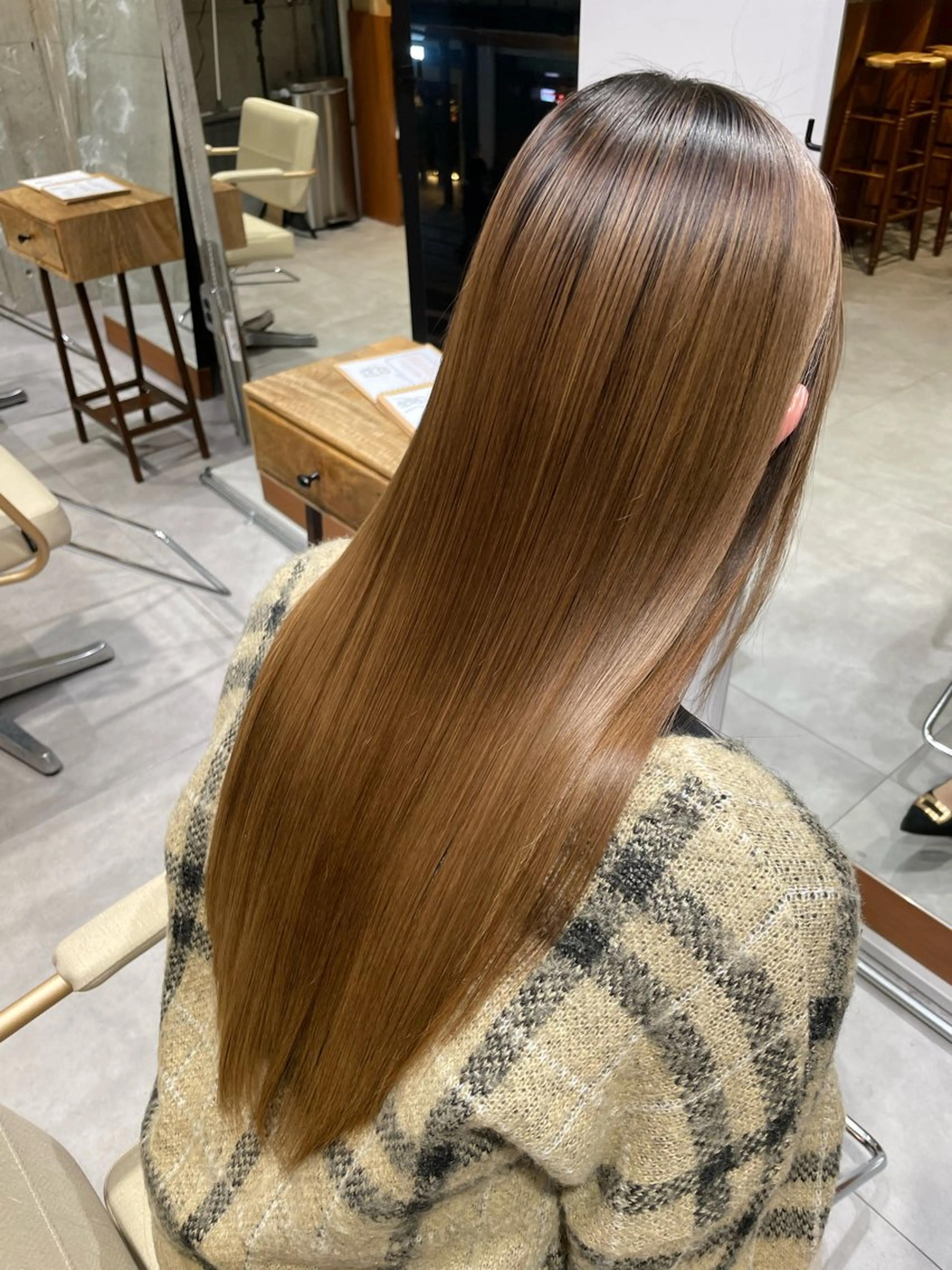 ロング esse大阪茶屋町店所属・レイヤーカット 新井田陽寿のヘアスタイル