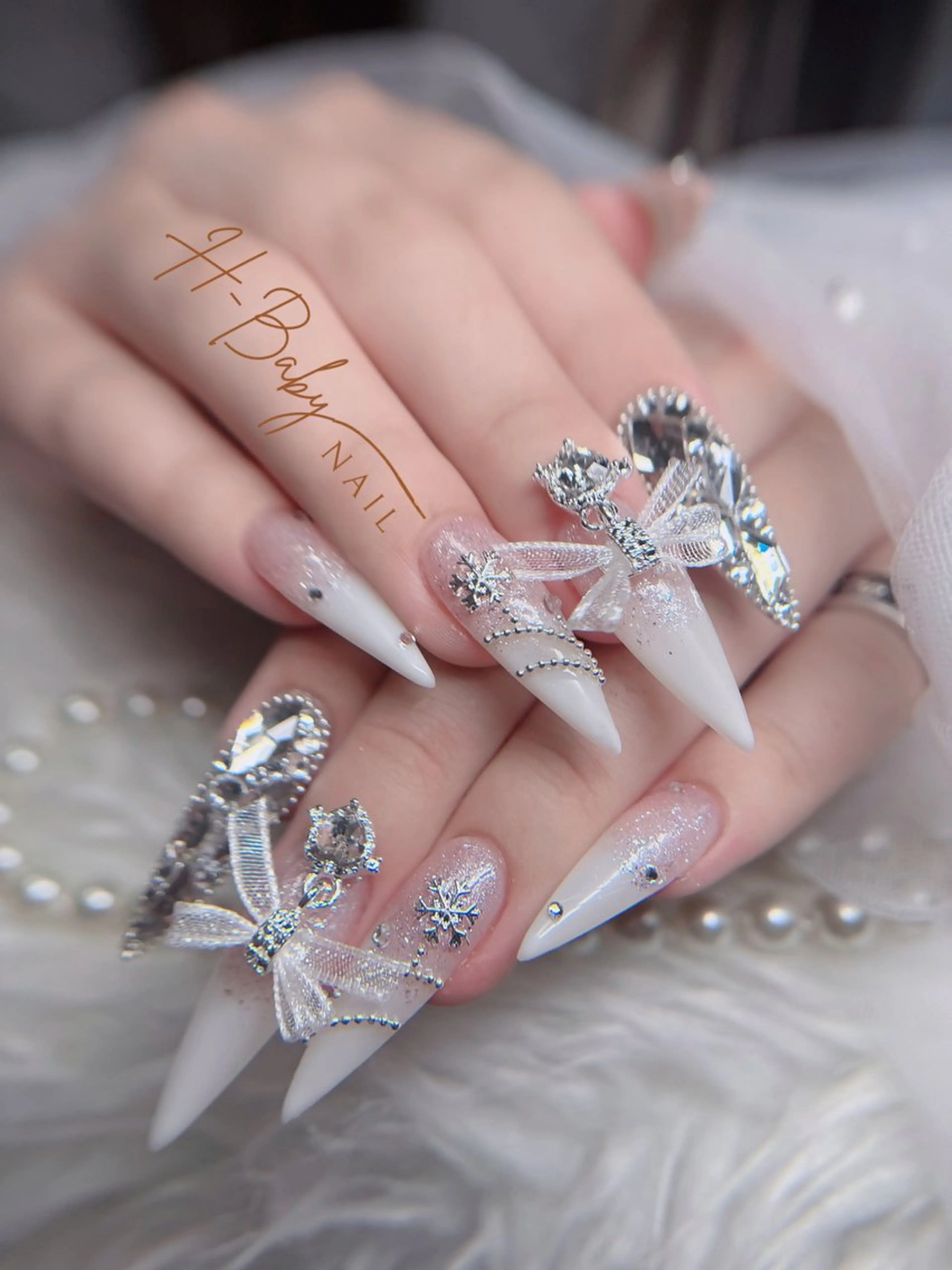 ネイル フレンチネイル ジェルネイル ガラスフレンチ ハロウィン ハート ハンドネイル H.baby Nail Salonのネイルデザイン