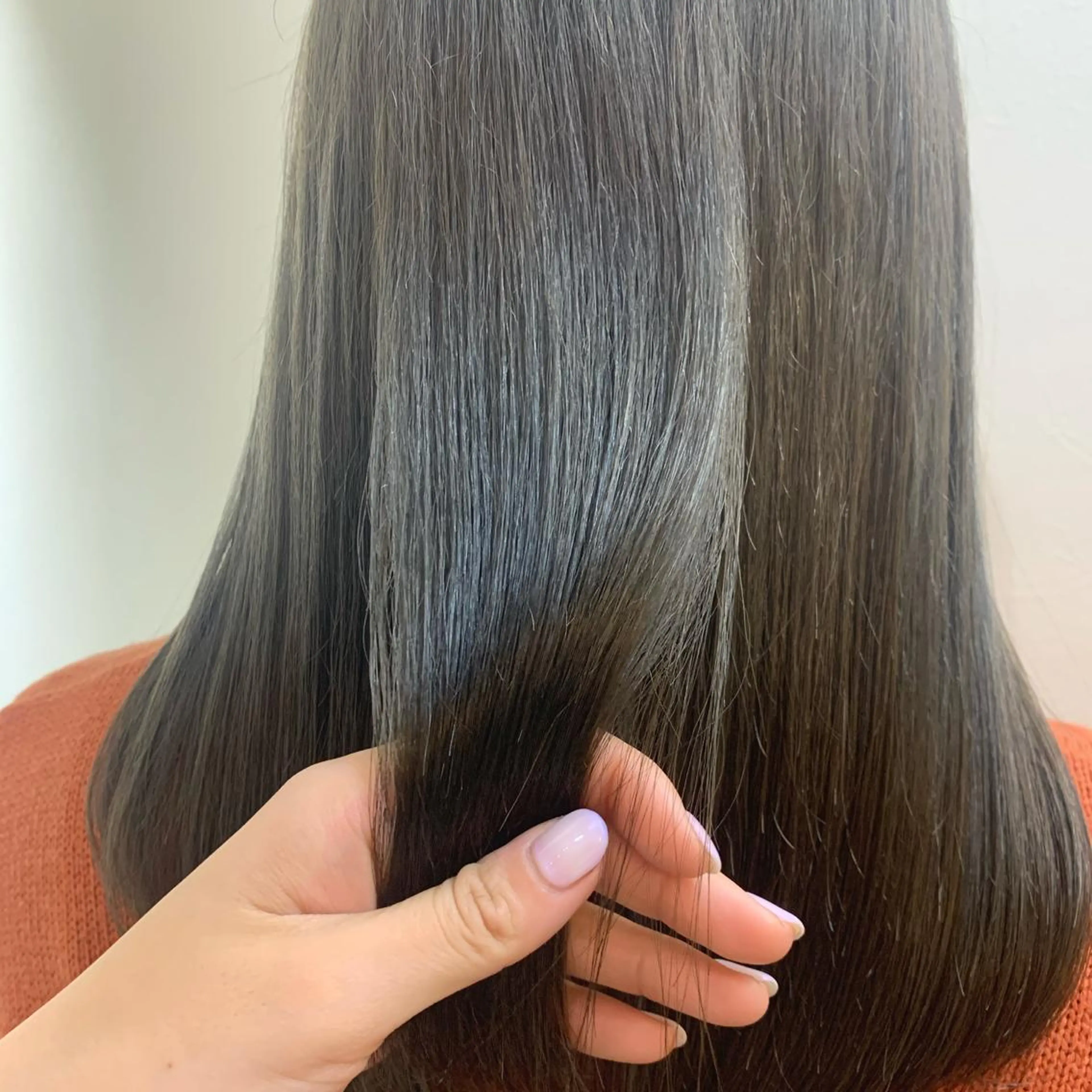 セミロング カラー 透明感カラー ダークグレー ダブルカラー カット ヘアカラー トリートメント hub hair レイヤー/透明感のヘアスタイル