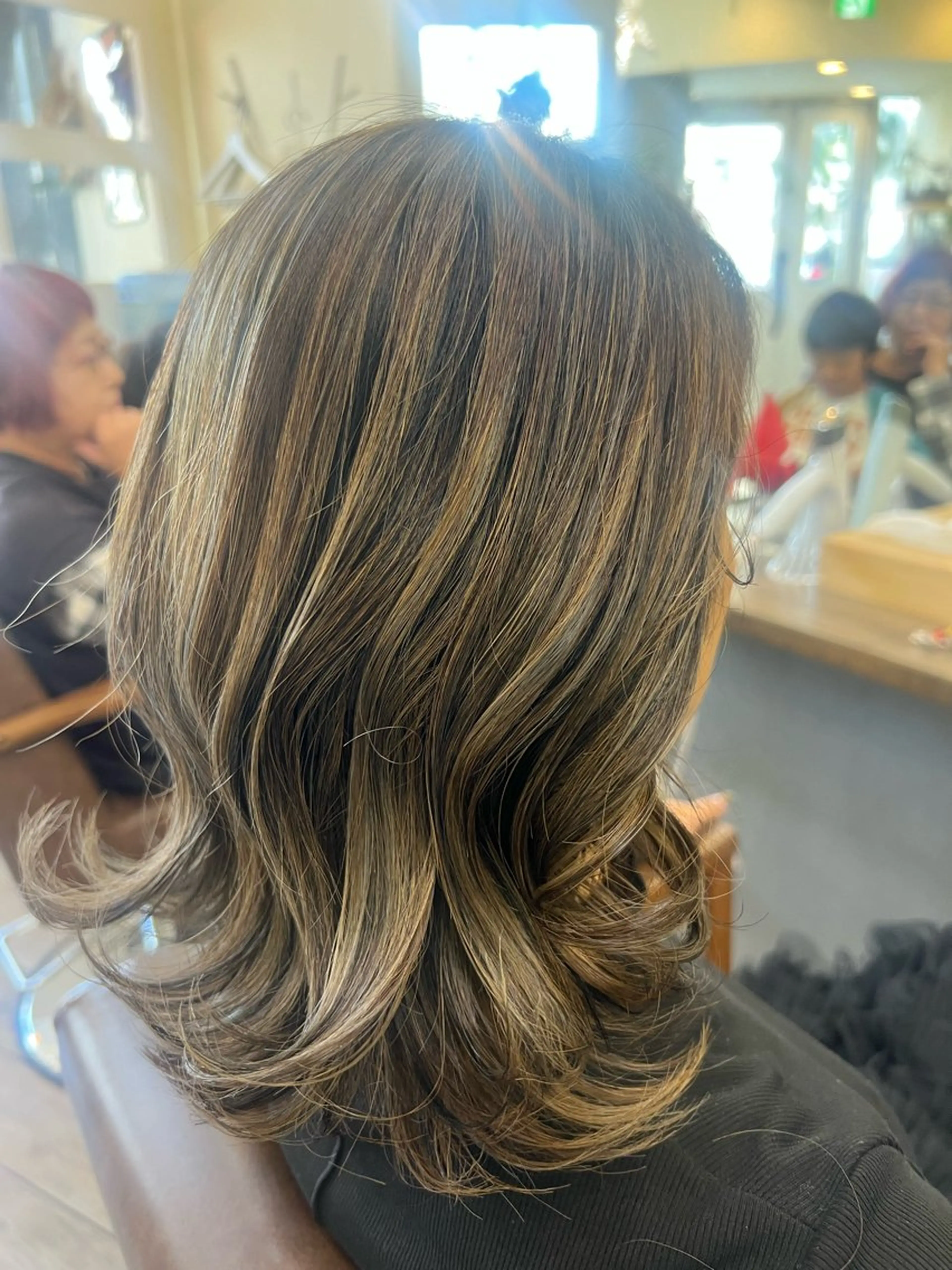 ミディアム カラー カット ヘアカラー トリートメント 鶴見 和美のヘアスタイル