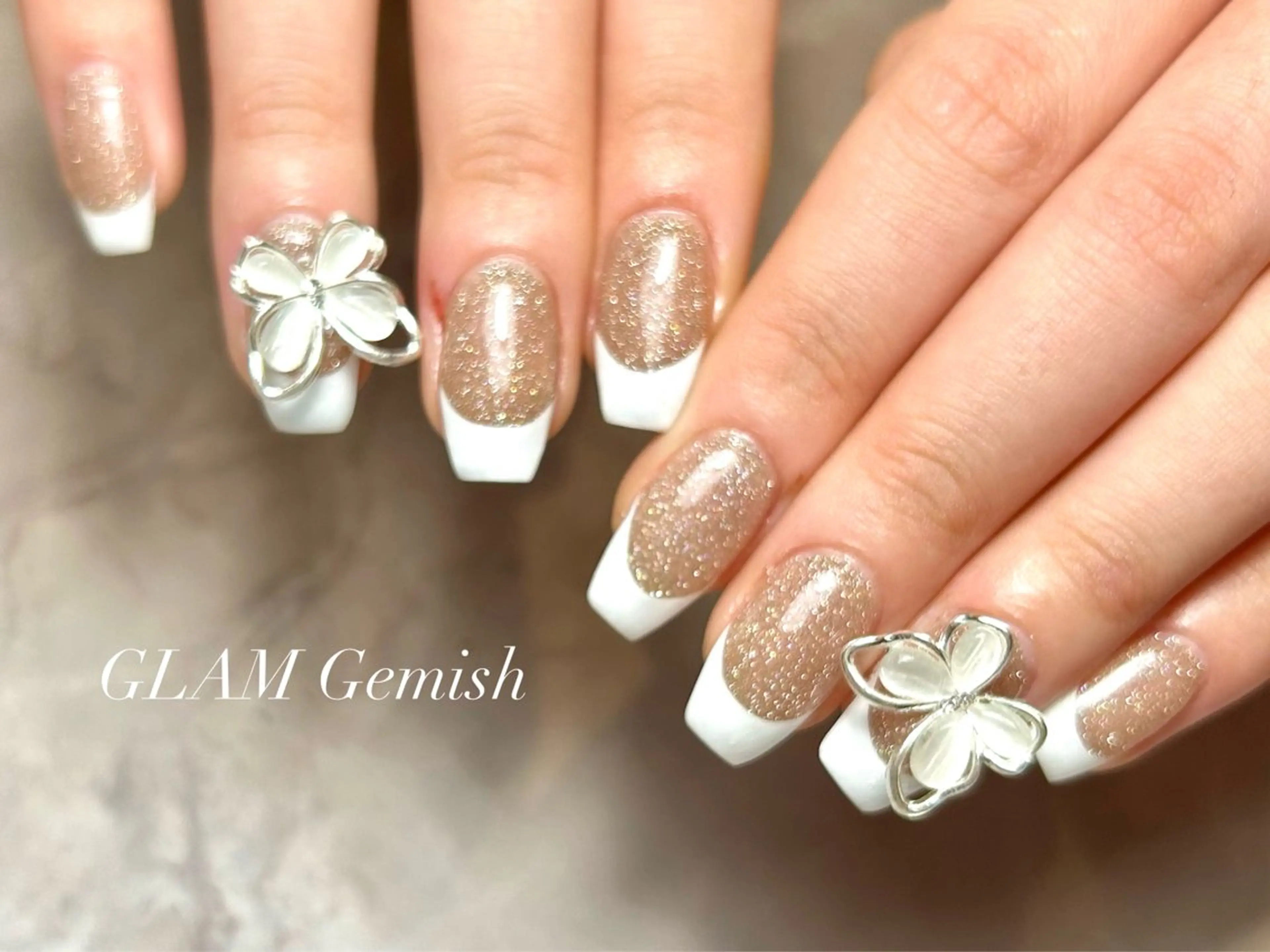 ネイル フラッシュネイル フレンチネイル 藤崎 恵梨香のネイルデザイン