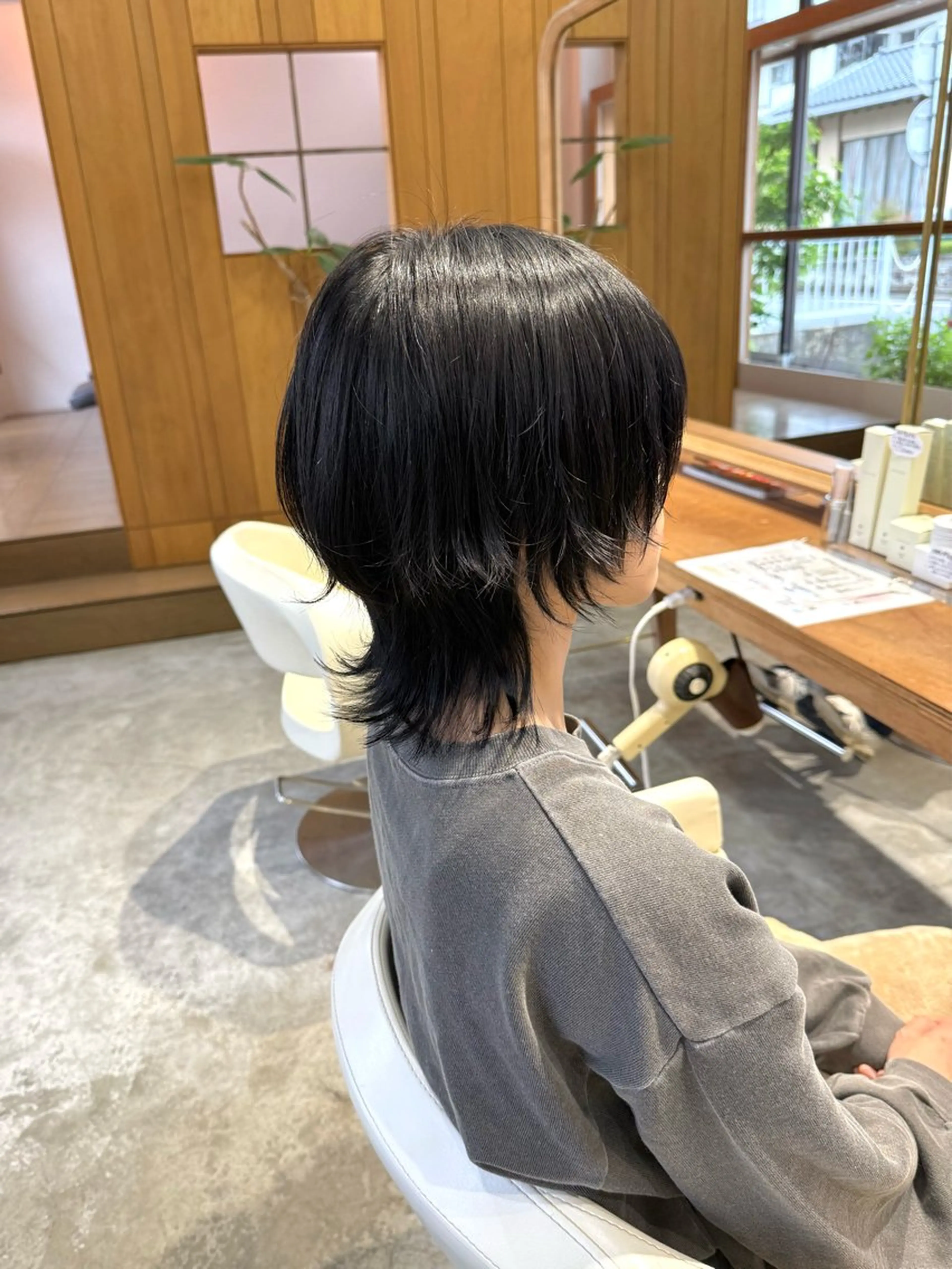 ミディアム ウルフカット カット WATANABE MISAKIのヘアスタイル