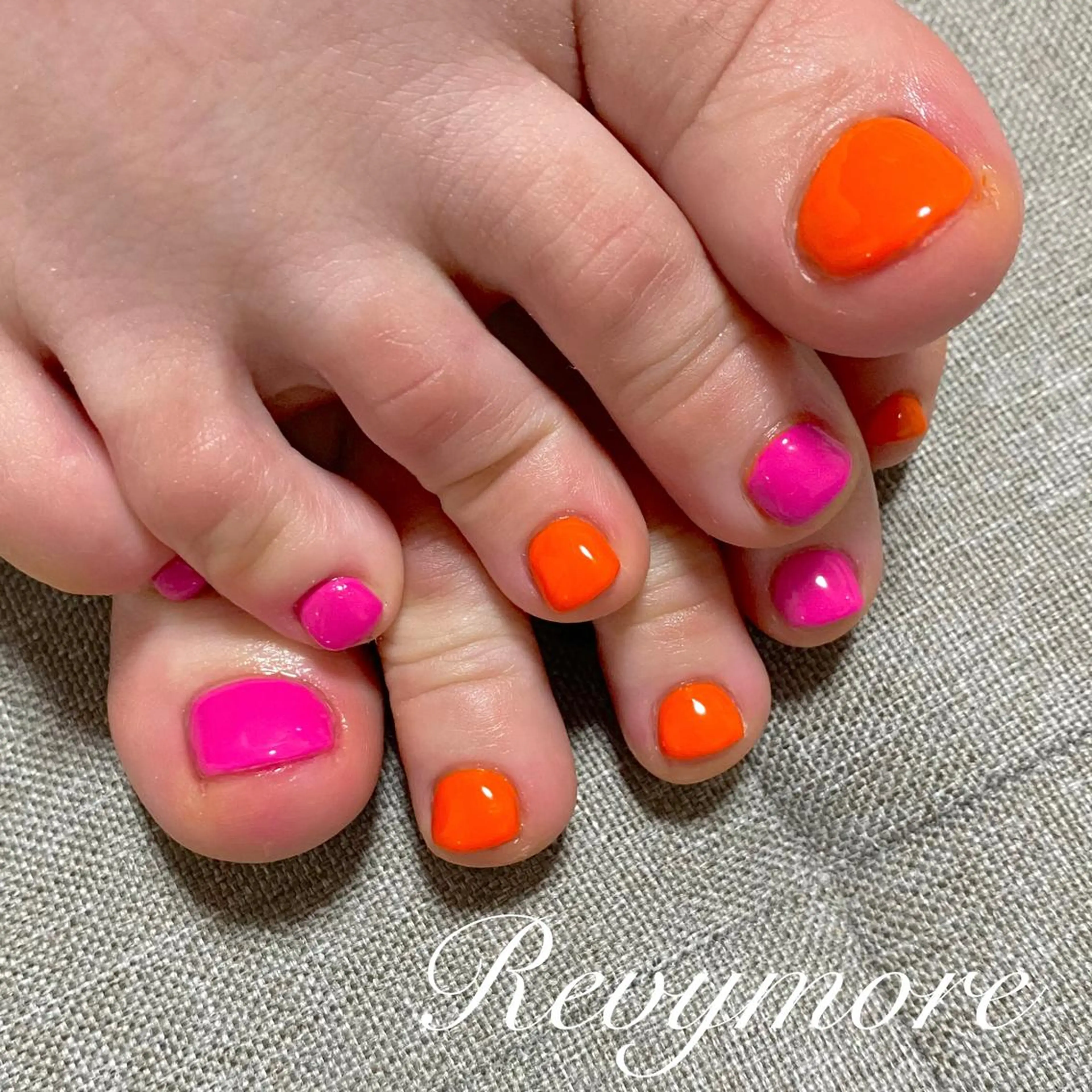 ミディアム ネイル 韓国風ヘア ジェルネイル キラキラネイル 韓国ネイル ニュアンスネイル nail salon Revymoreのネイルデザイン