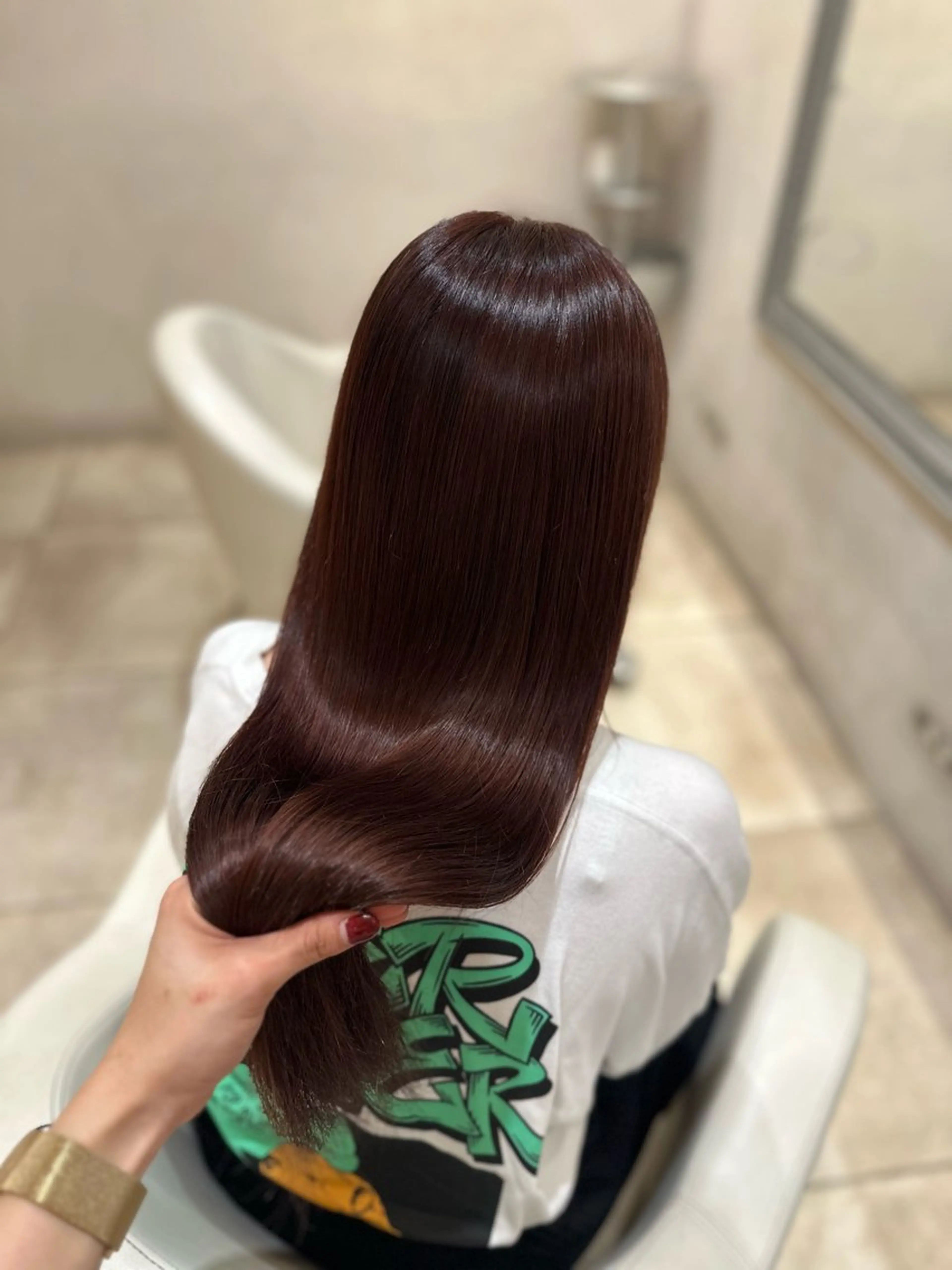 ロング カラー カシス レッドカラー 縮毛矯正 ヘアカラー ZACC ayakaのヘアスタイル