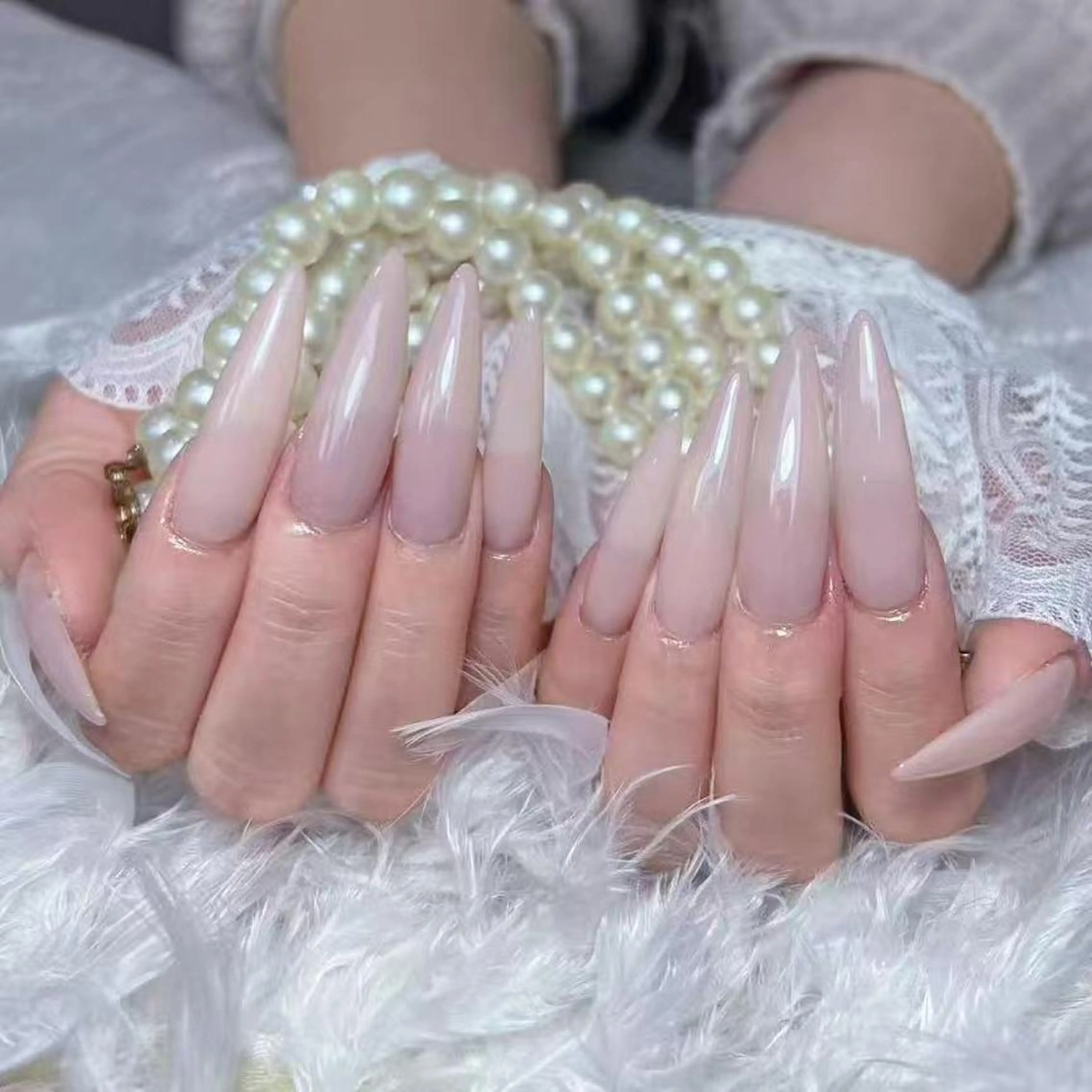 ネイル アートネイル オーロラネイル ガーリー キラキラネイル 韓国ネイル ハンドネイル Plenty 🚢のネイルデザイン