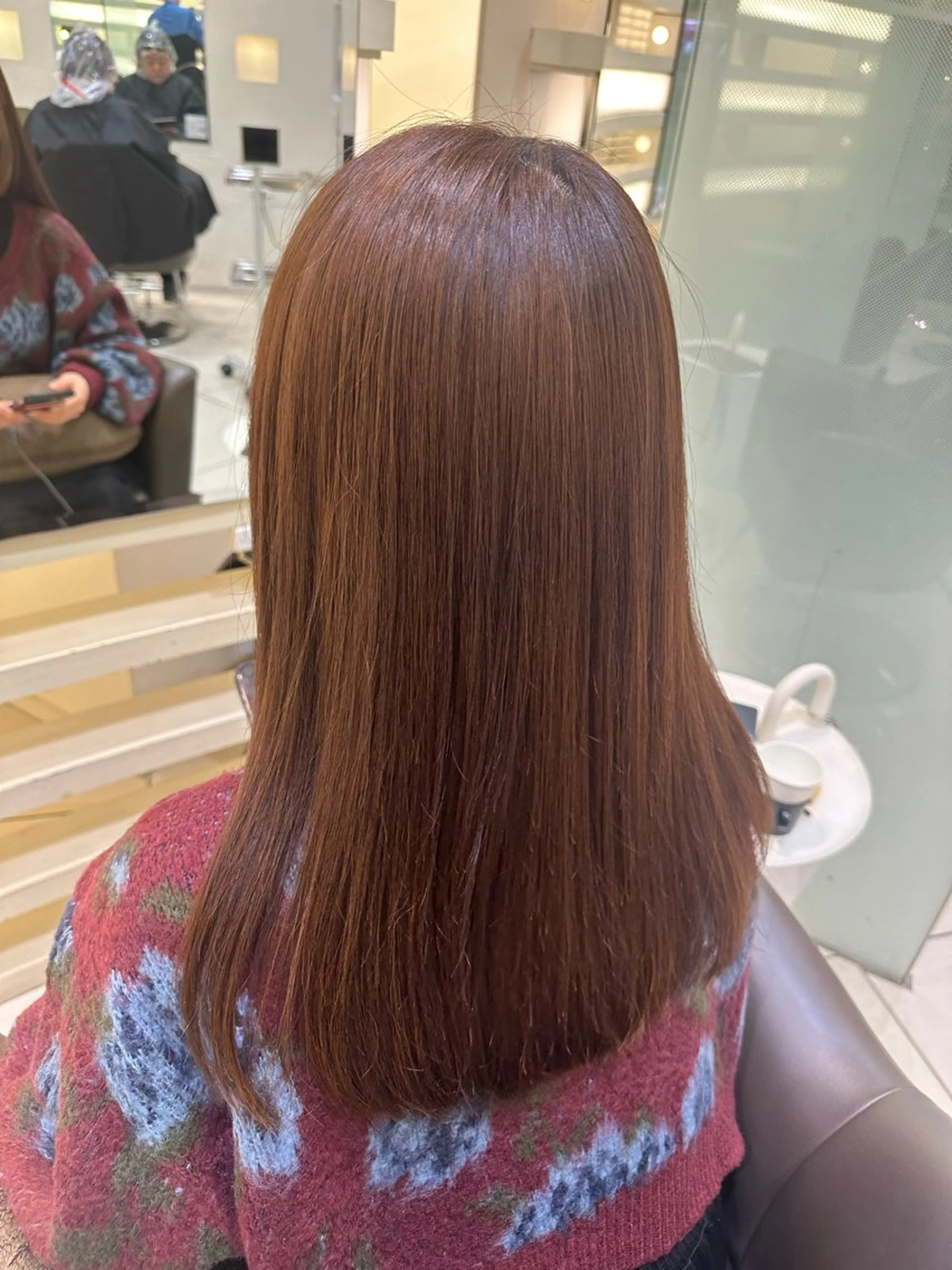 ミディアム カラー タイトボブ個性派カラ ーAKANEのヘアスタイル