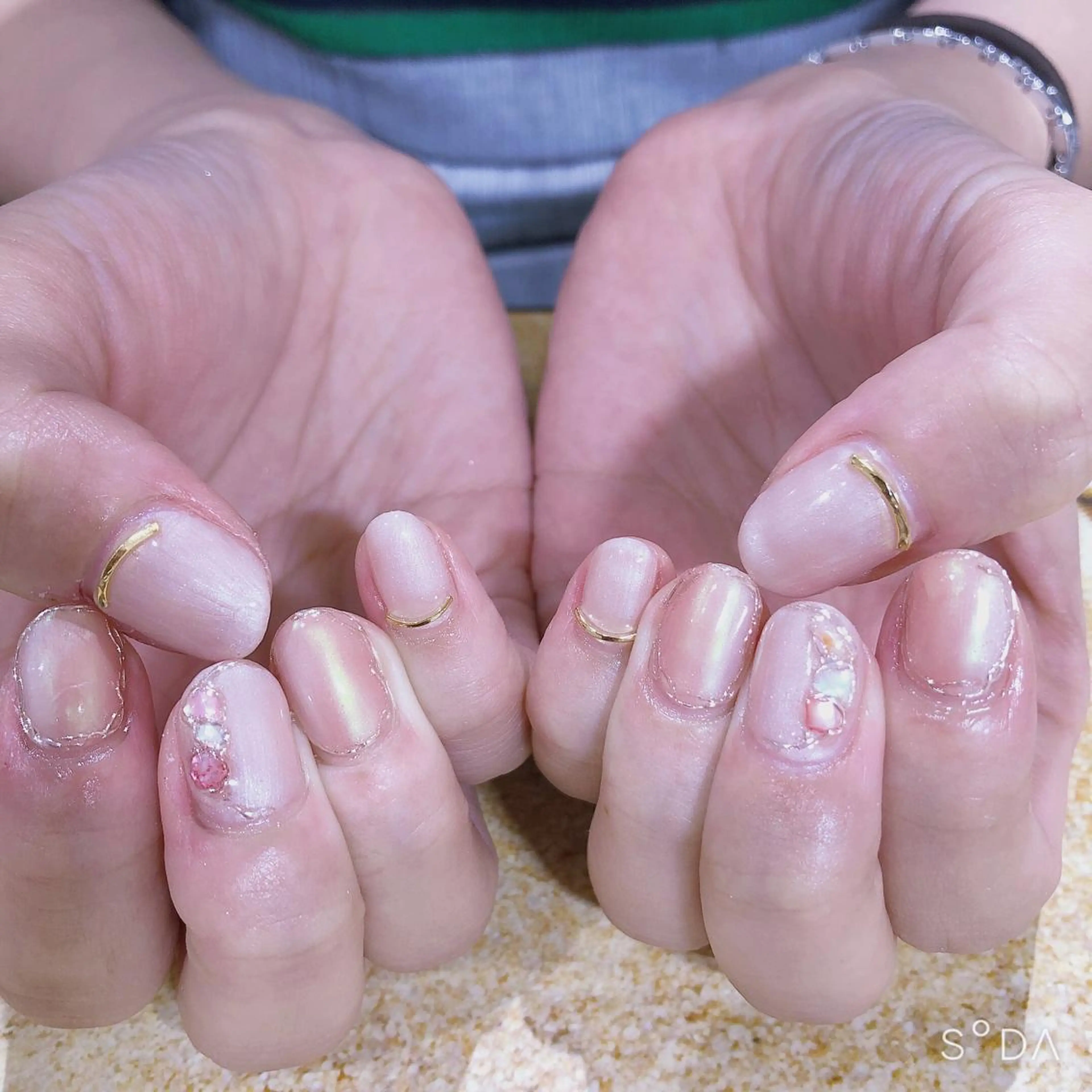 ネイル ニュアンスネイル ハンドネイル 吉野✨ ネイルデザイナー✨のネイルデザイン