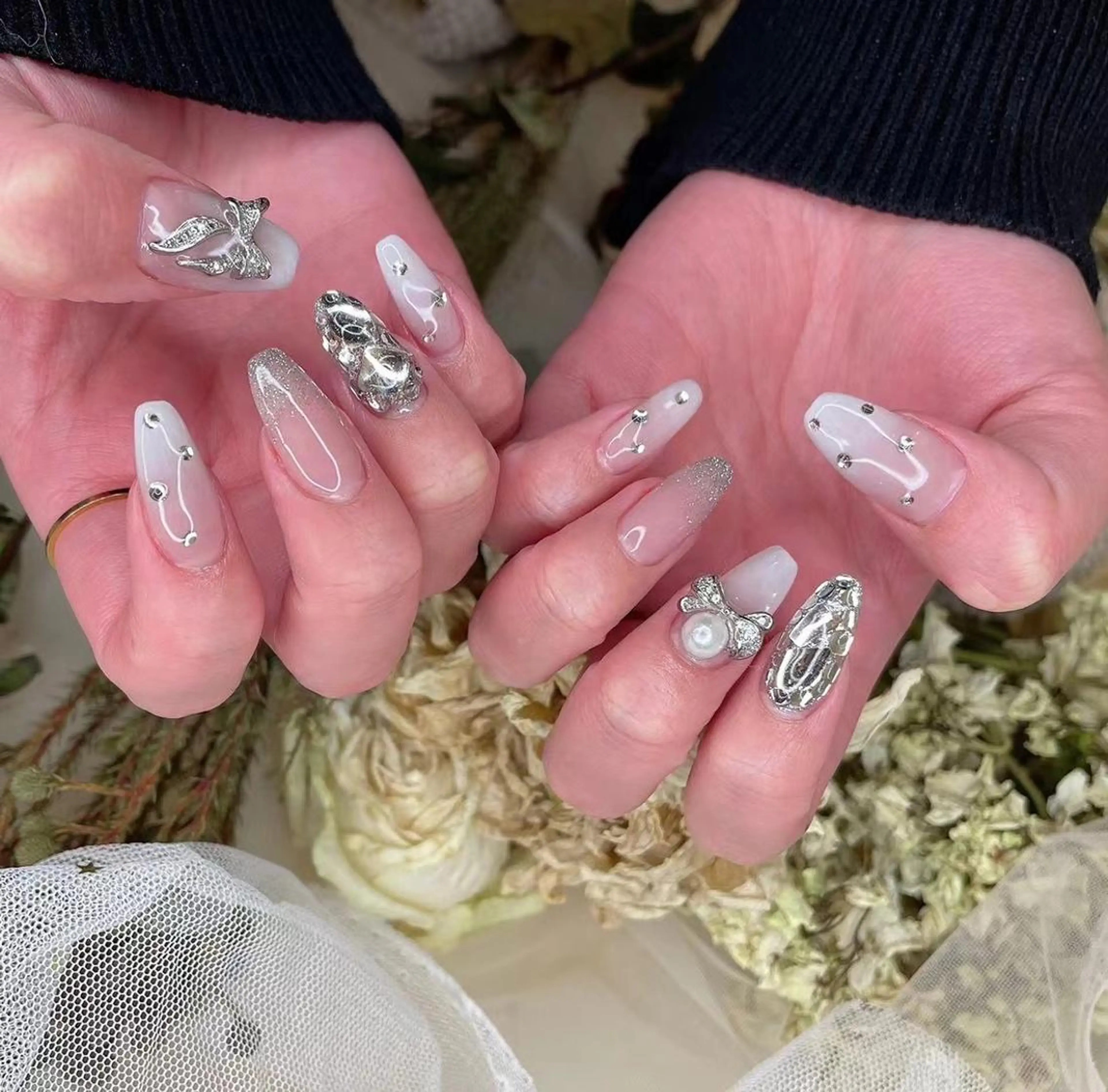 ネイル アートネイル グラデーション ホワイト Babarla Nailのネイルデザイン