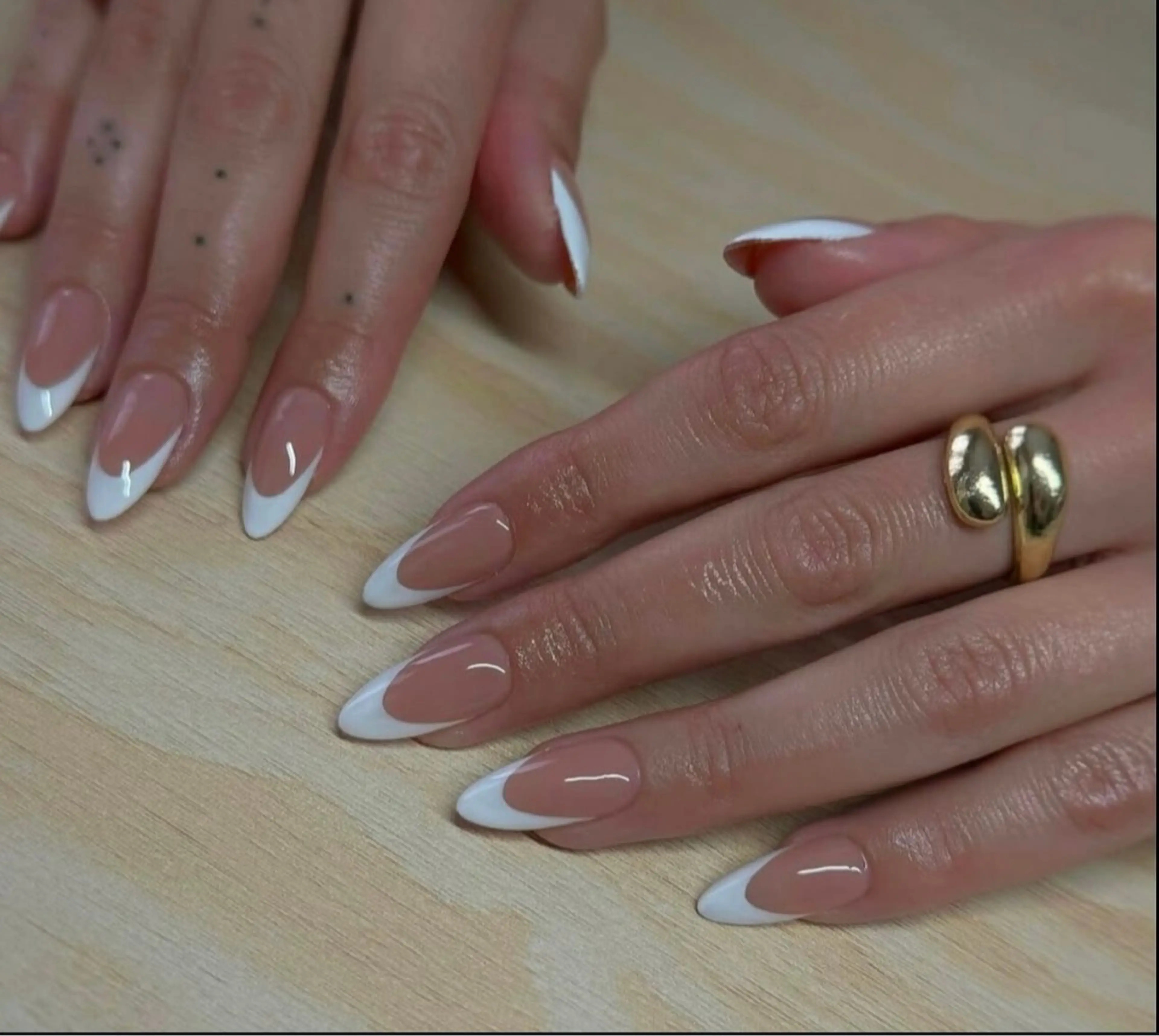 ネイル アートネイル オーロラネイル チークネイル フレンチネイル ガラスフレンチ 🎀YooLi Nail salonのネイルデザイン