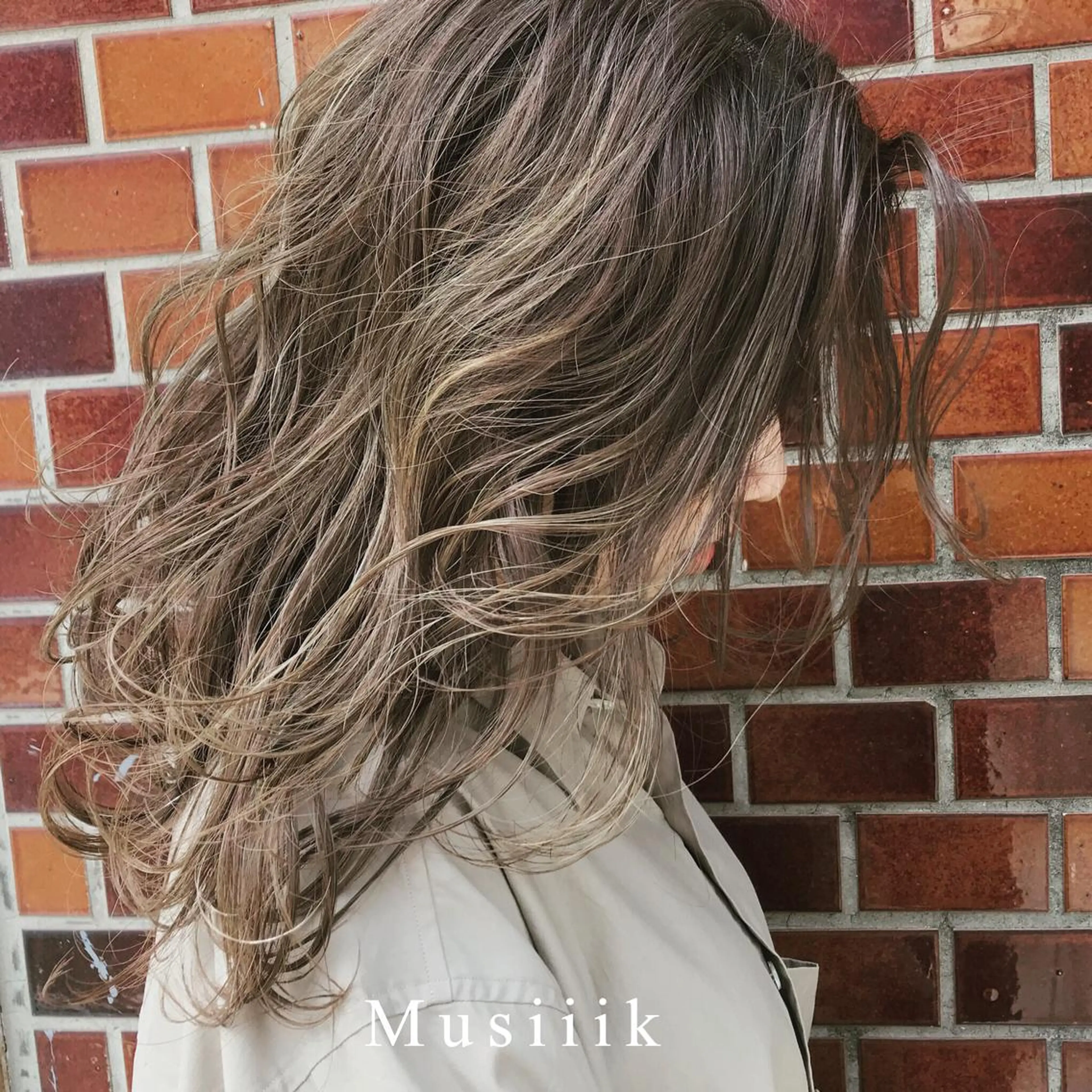 ミディアム ハイライト レイヤーカット Musiiik hairのヘアスタイル