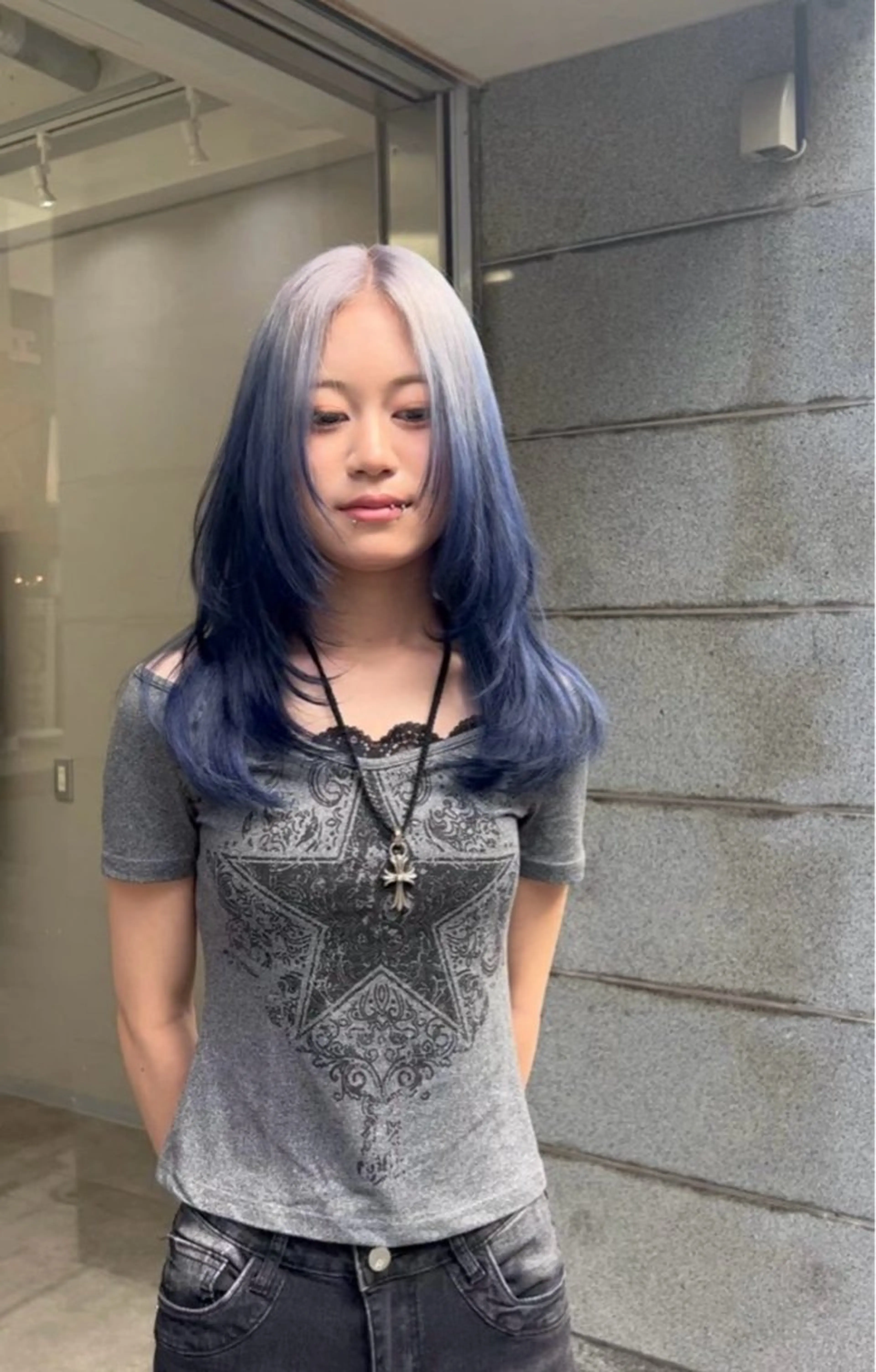 ロング ヘアカラー かのブリーチカラー 🎧⛓️🩶のヘアスタイル