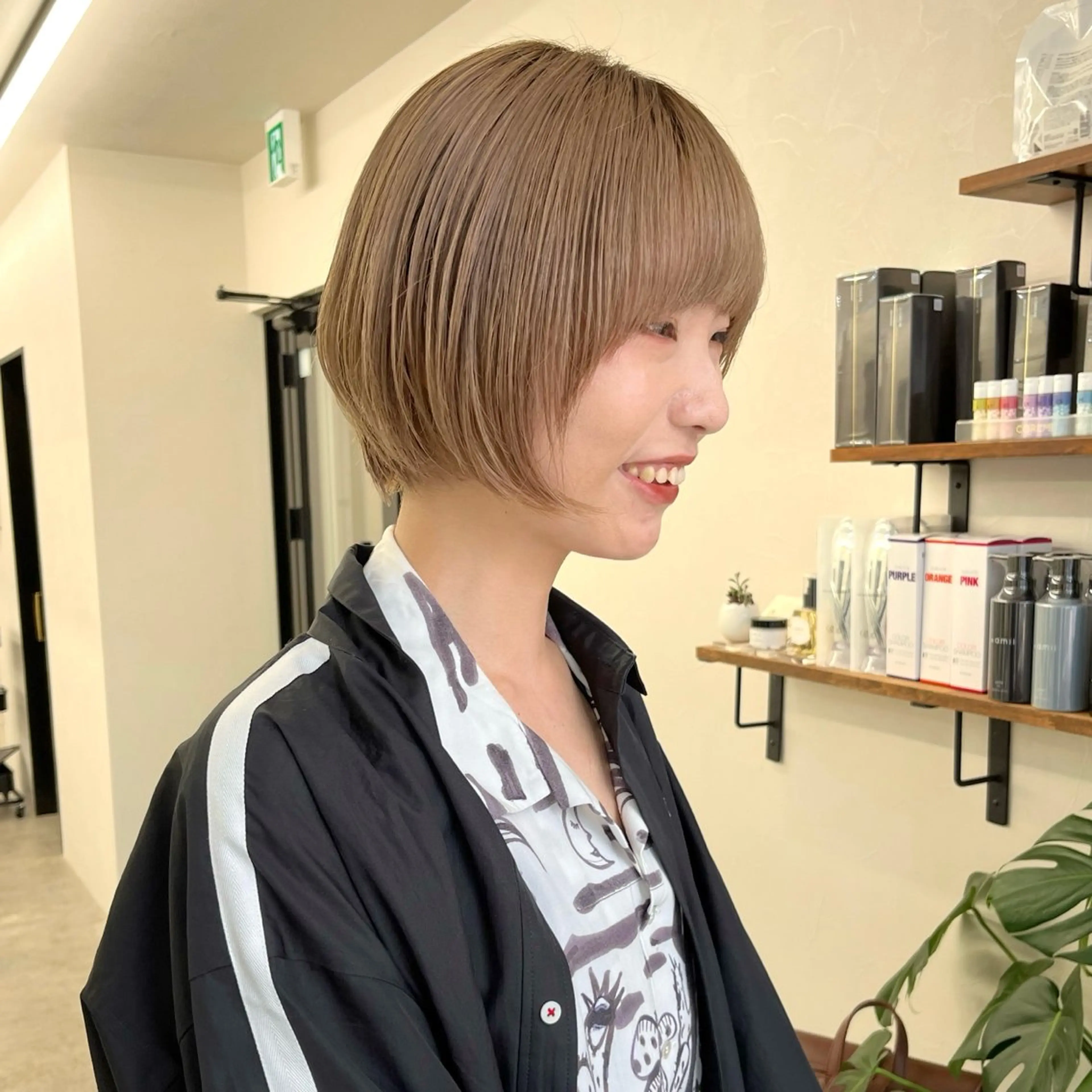 ショート カラー ショートボブ ベージュカラー ブリーチ ミルクティーベージュ ブリーチなしカラー カット ヘアカラー トリートメント 初めてのショート お任せください✂️のヘアスタイル