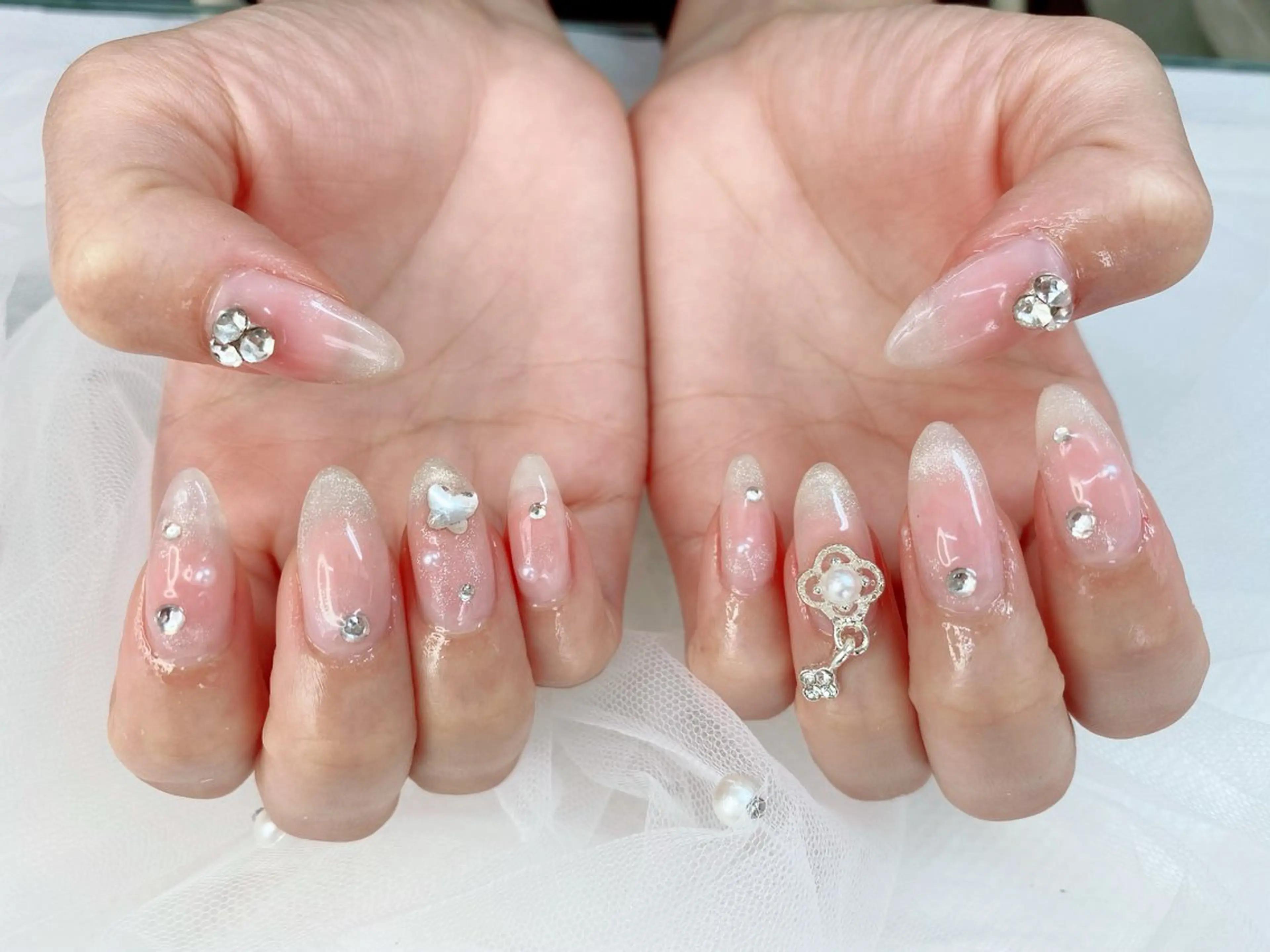 ネイル チークネイル ストーンネイル ワンホンネイル ハンドネイル ハンドケア Epokku ネイルサロンのネイルデザイン