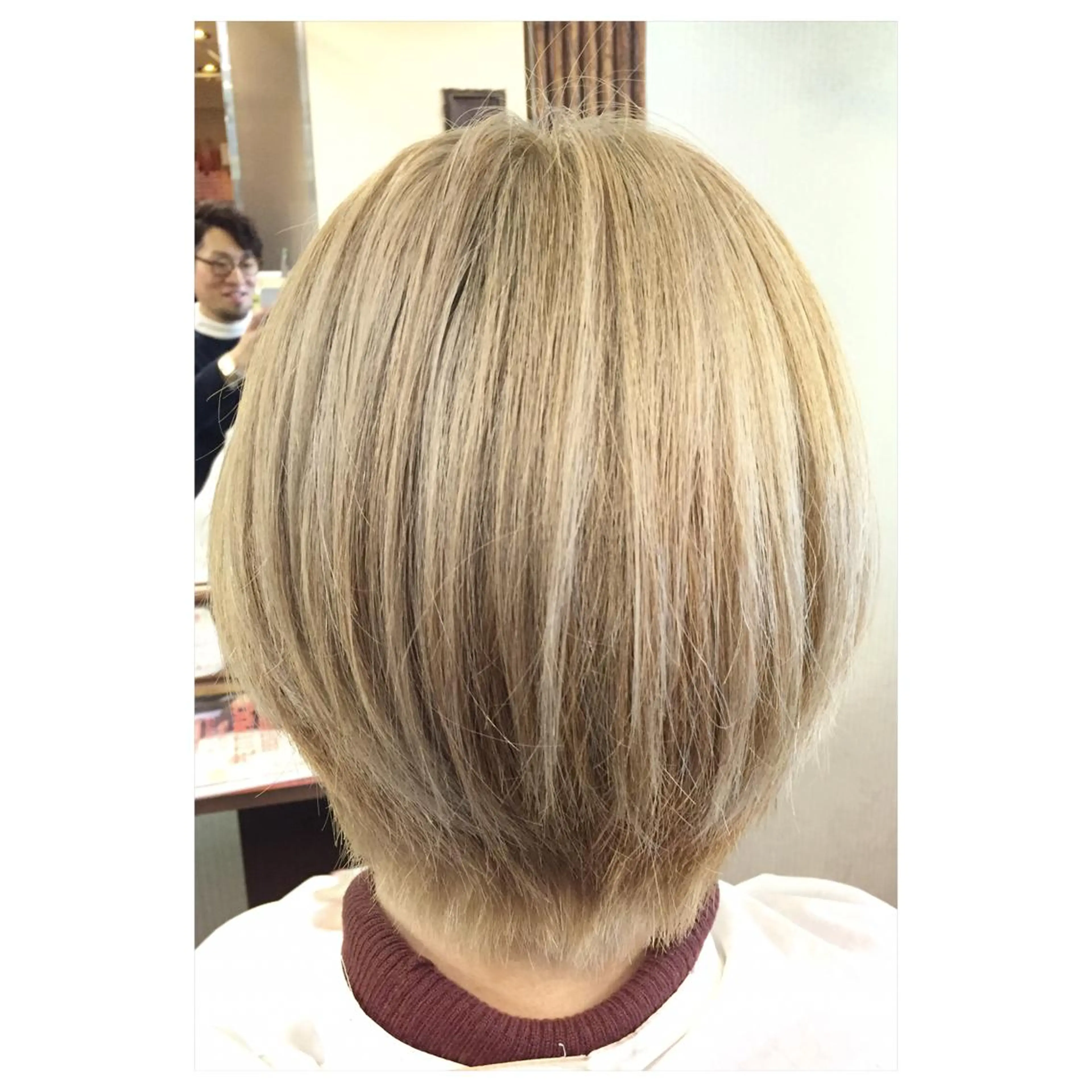 ショート カラー ベージュカラー ブリーチ ハイライトカラー ミルクティーベージュ ハイライト パーソナルカラー診断 できます 木曽 主博のヘアスタイル