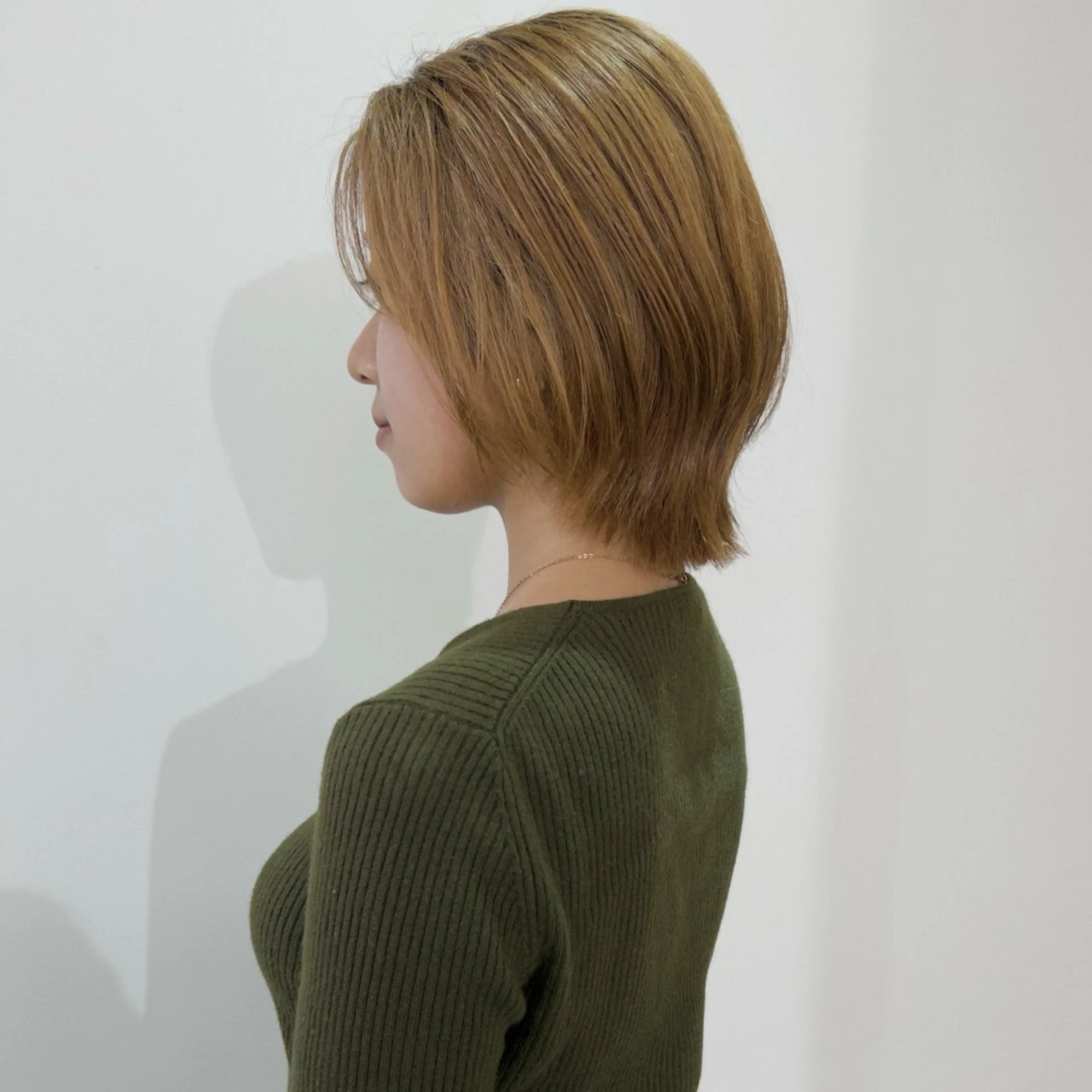 ショート カラー パーマ 透明感カラー 顔まわりレイヤー 顔周りカット ハッシュカット レイヤーカット カット トリートメント nonoka オリーブ/レイヤーのヘアスタイル