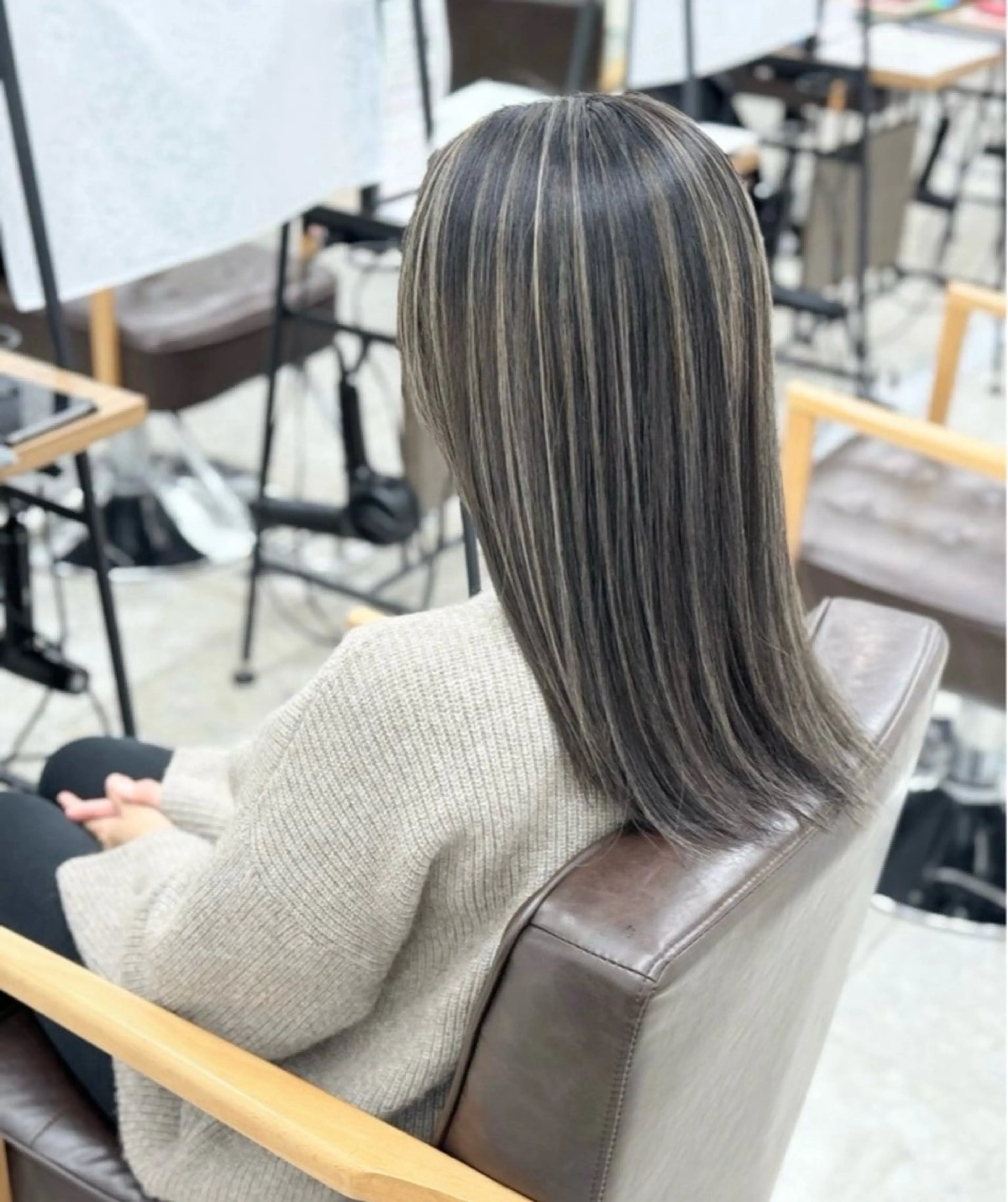 セミロング カット ヘアカラー ハイライト特化小澤 奈津美のヘアスタイル
