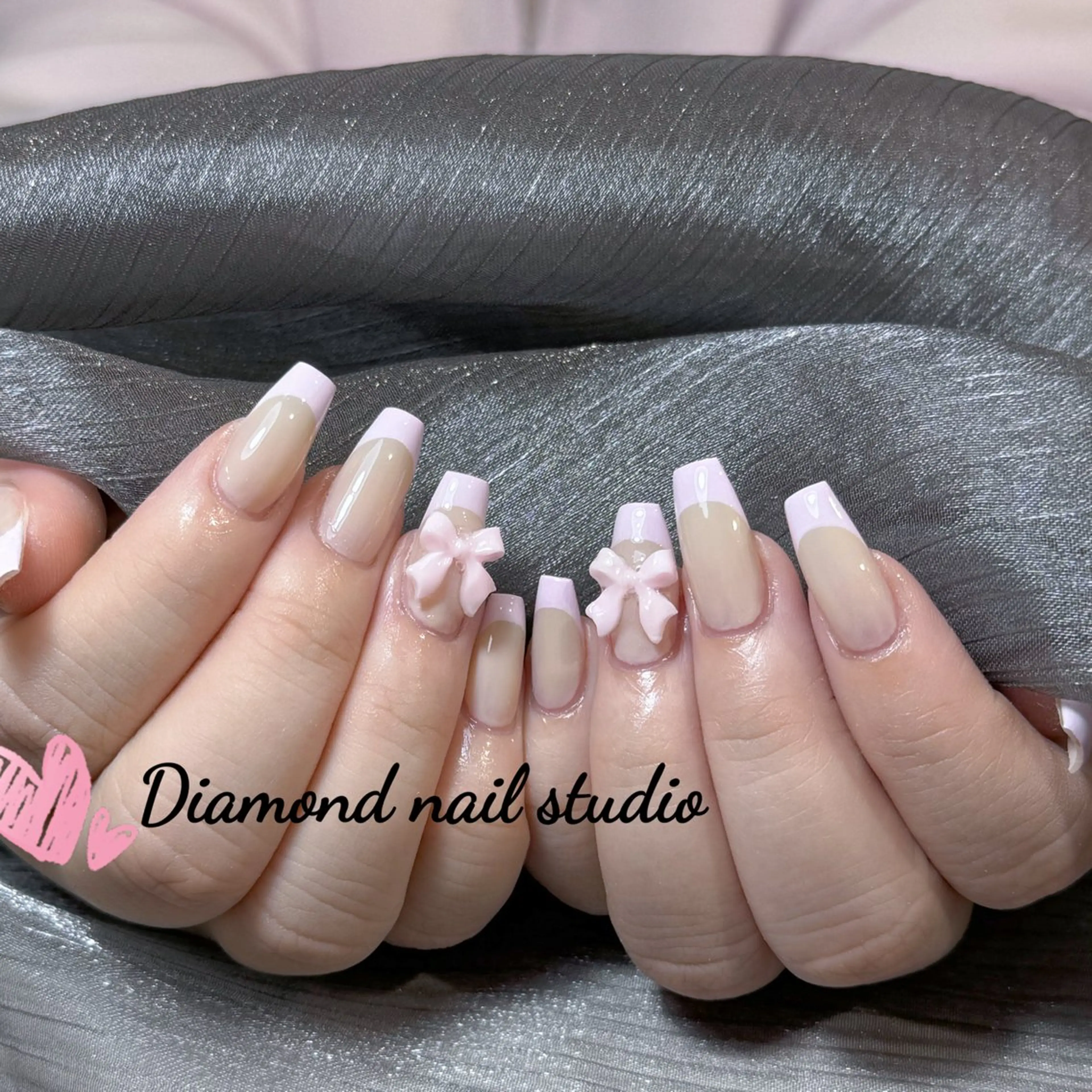 ネイル アートネイル オーロラネイル フラッシュネイル ガーリー キラキラネイル ハンドネイル Una NAILMANAMIのネイルデザイン