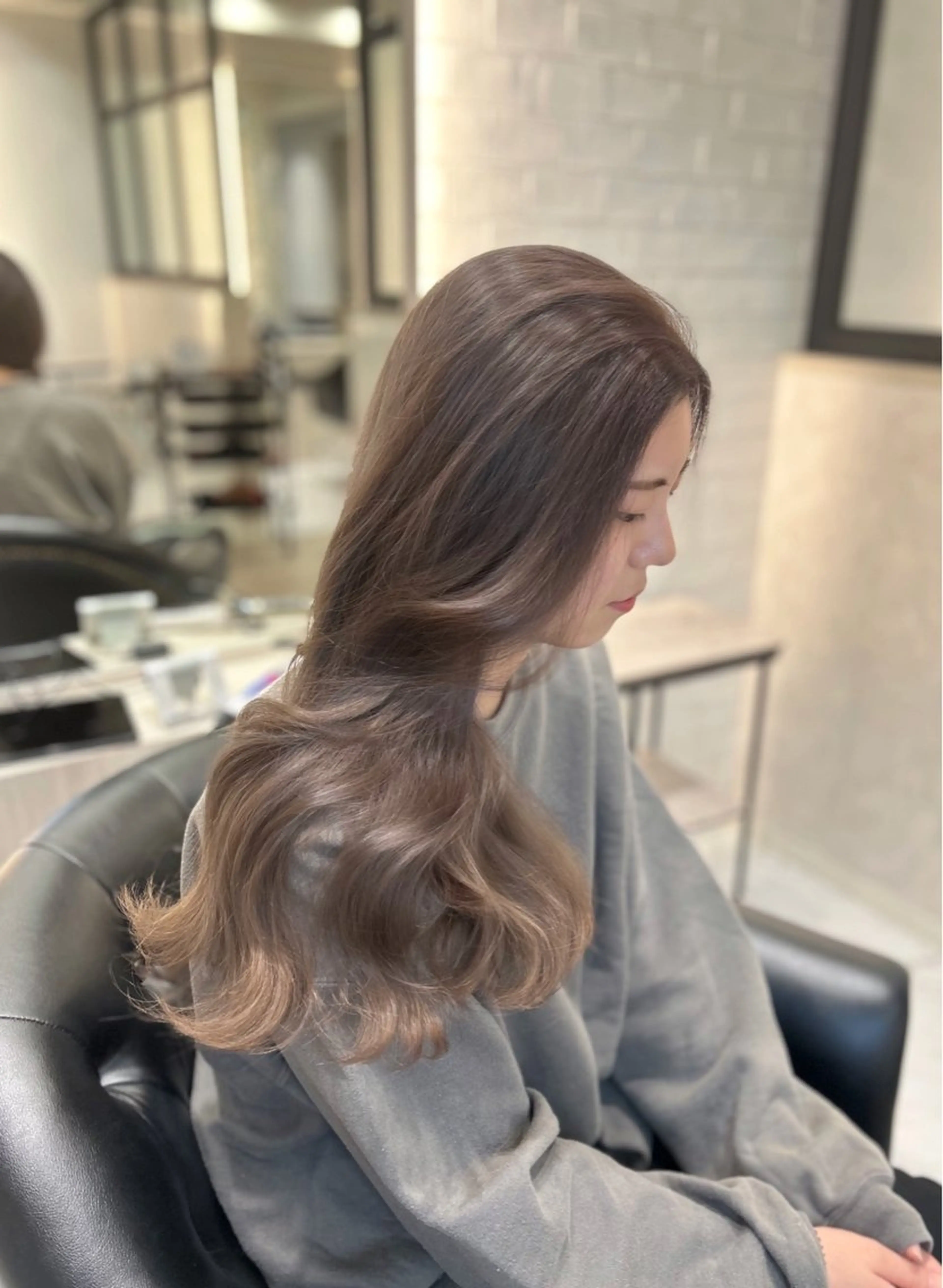 ロング カラー カット ヘアカラー トリートメント emi/髪質改善/ 韓国風/艶カラーのヘアスタイル