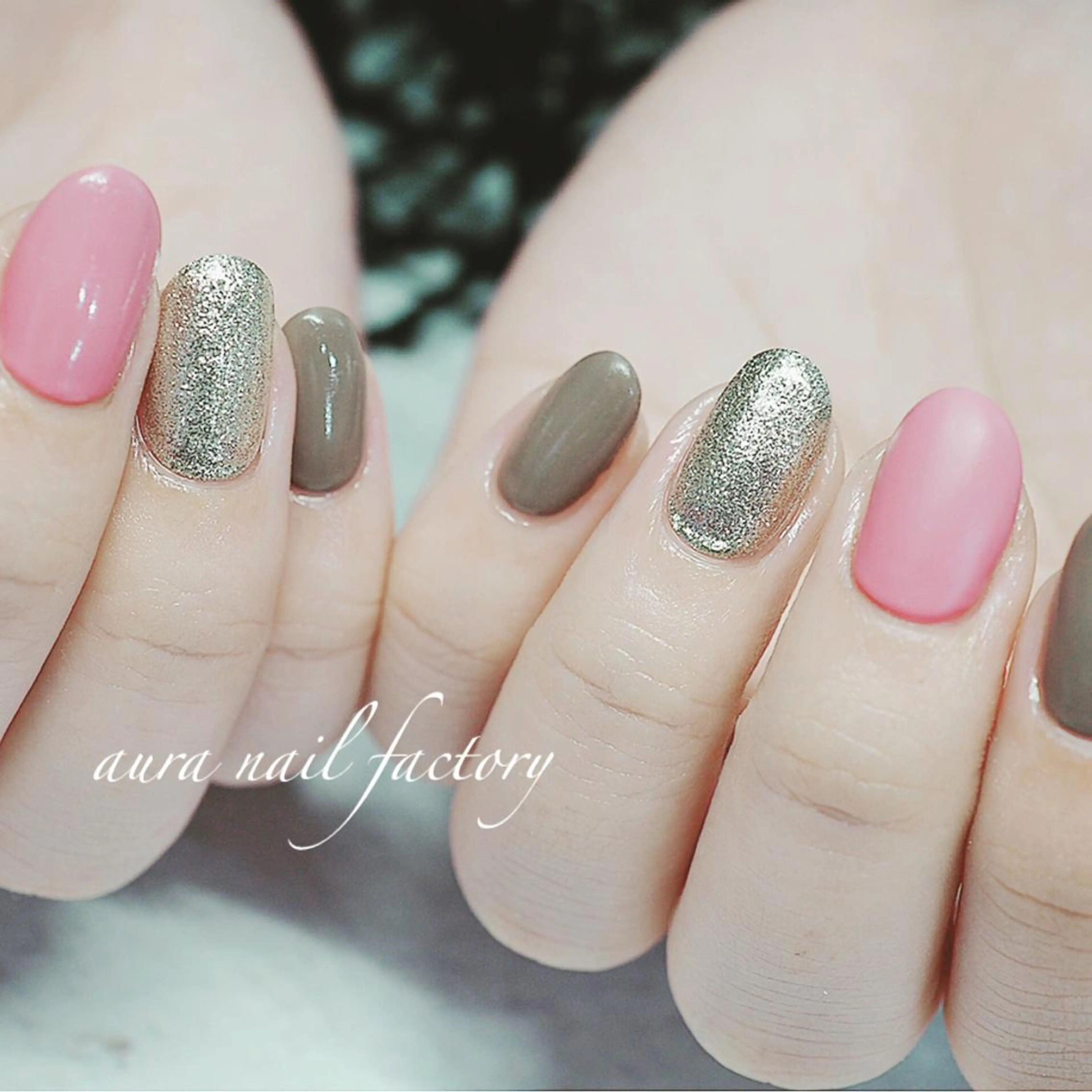 ショート カラー ネイル ワンカラーネイル 赤色 シンプルネイル 赤羽 aura 深爪を断らない✨のネイルデザイン