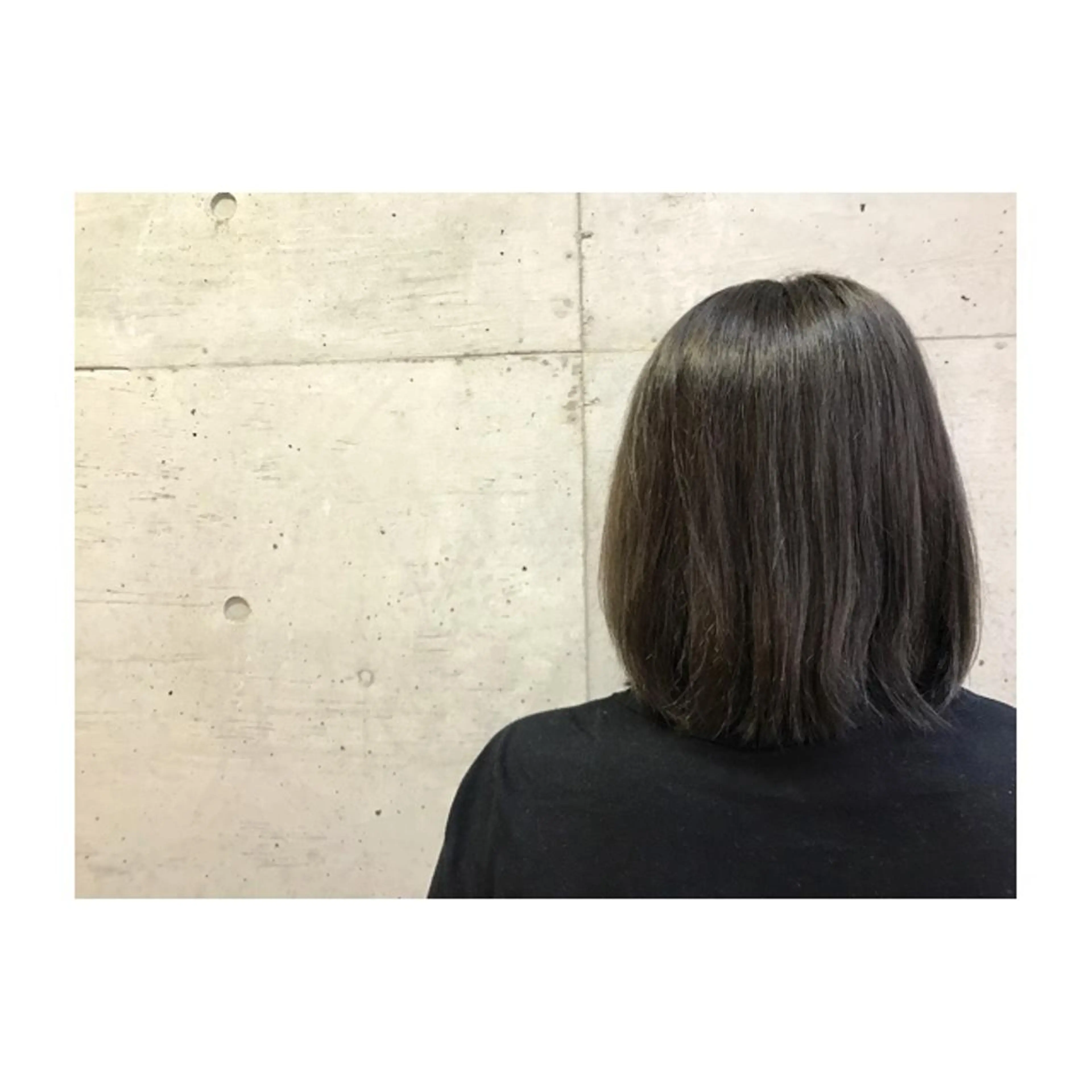 ミディアム カラー アッシュ アッシュグレー 透明感カラー ダークアッシュ 大栗 佑也  髪質改善のヘアスタイル