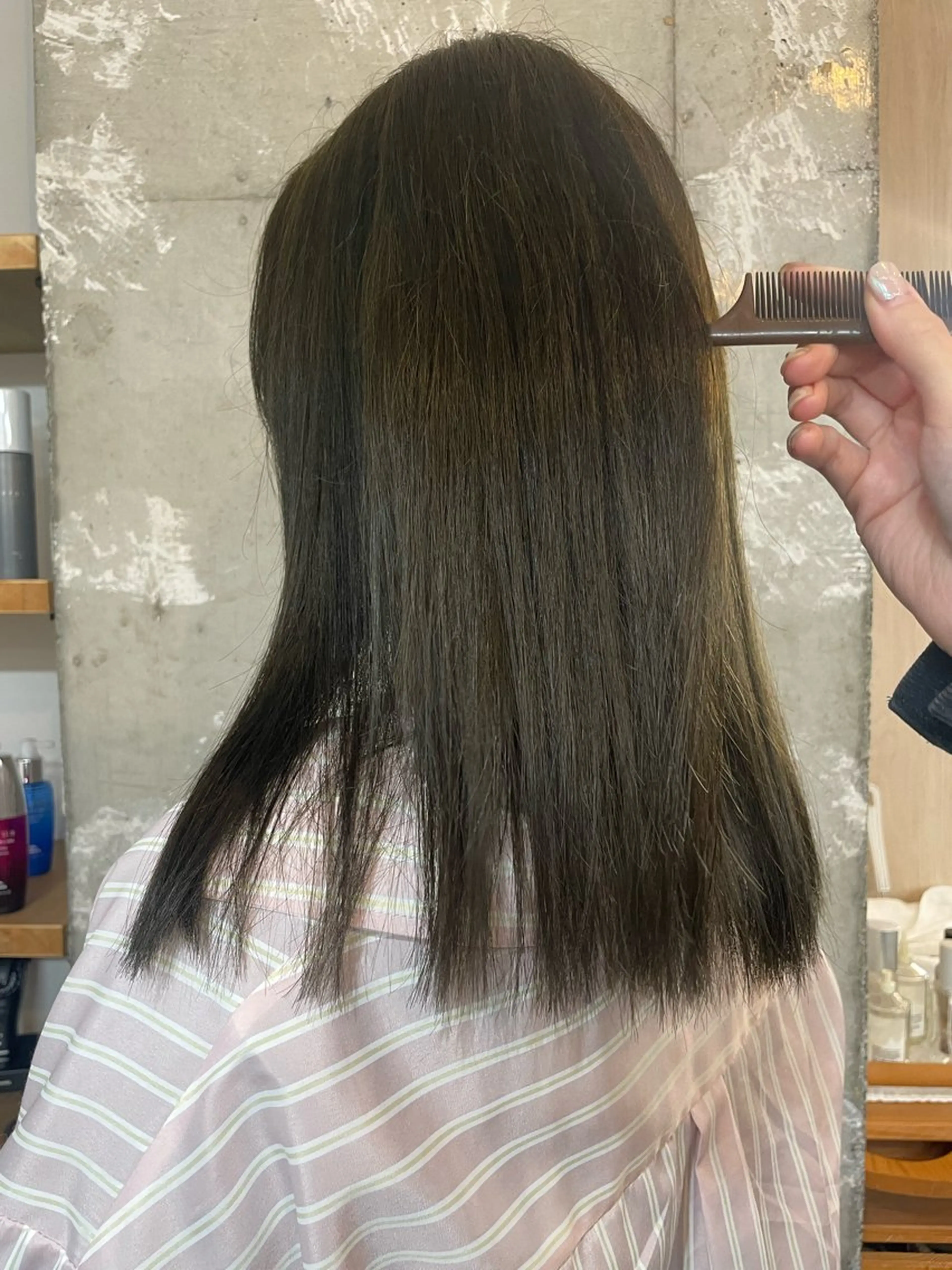 ミディアム カラー ベージュカラー ブラウンカラー オリーブベージュ TOMIKUDA RIOのヘアスタイル