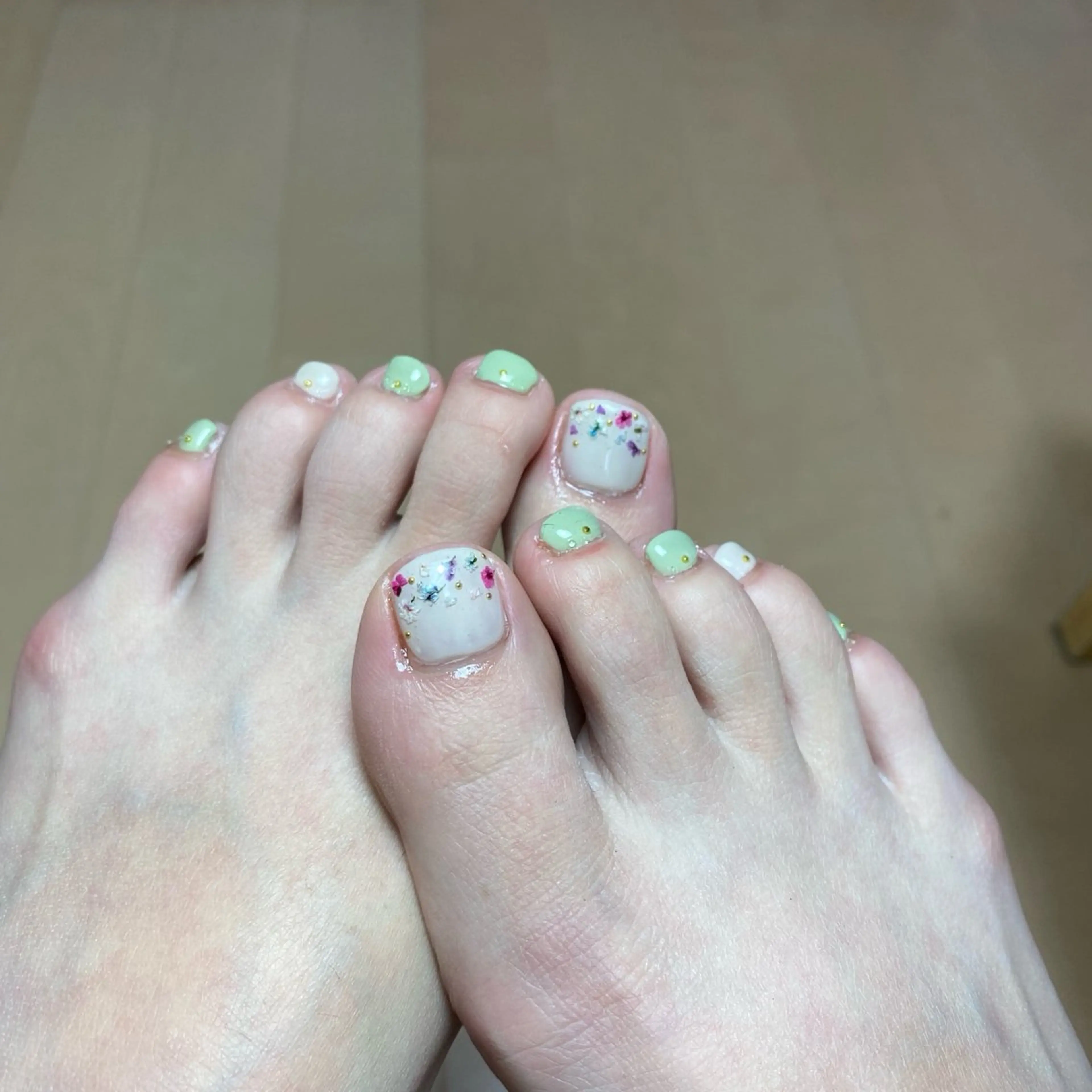 ネイル フラワーネイル フットネイル 春ネイル COCO+所属・COCO +のエステ・リラクイメージ
