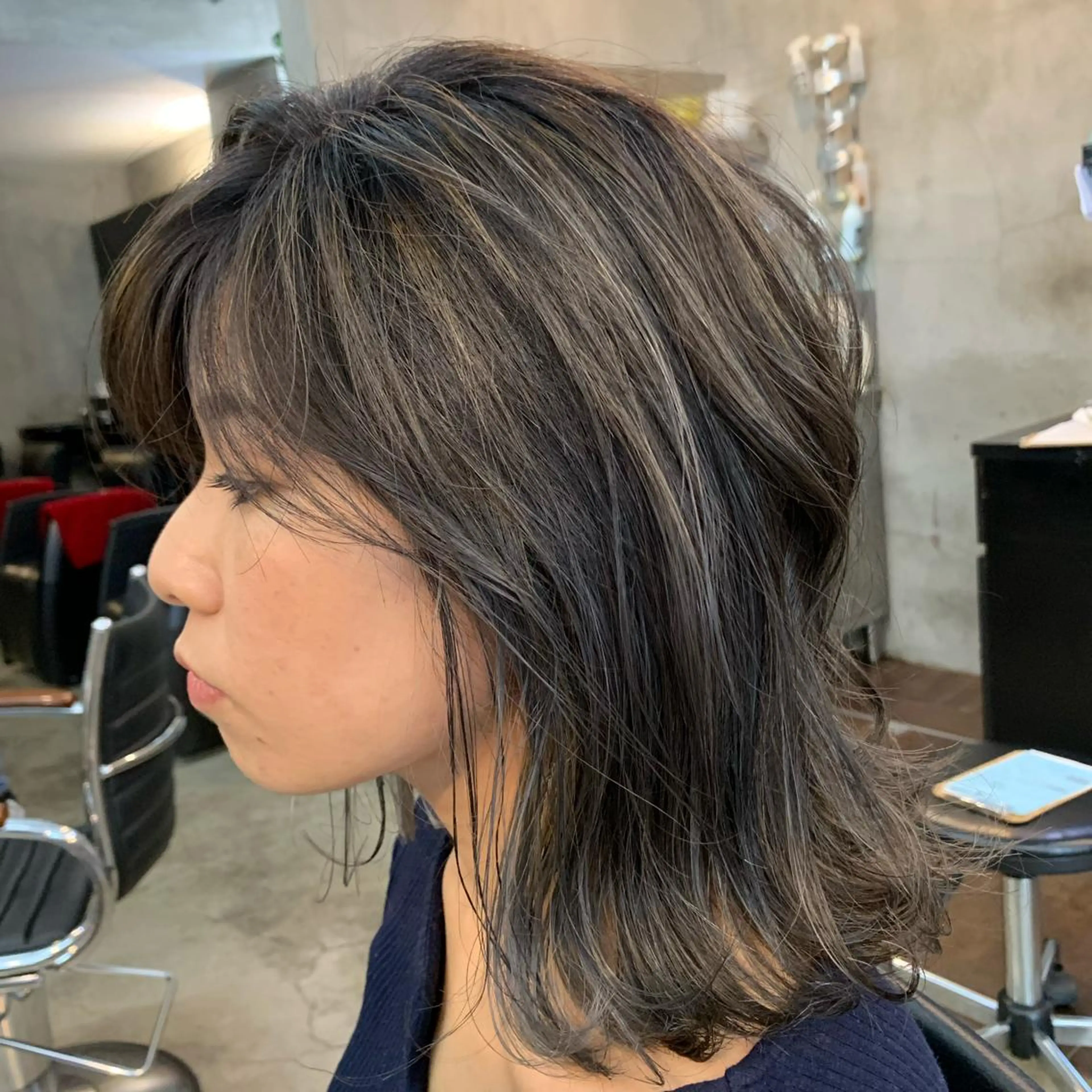 ミディアム カラー ブリーチ ハイライトカラー ハイライト 月200人を担当 💇‍♀️栗林のヘアスタイル