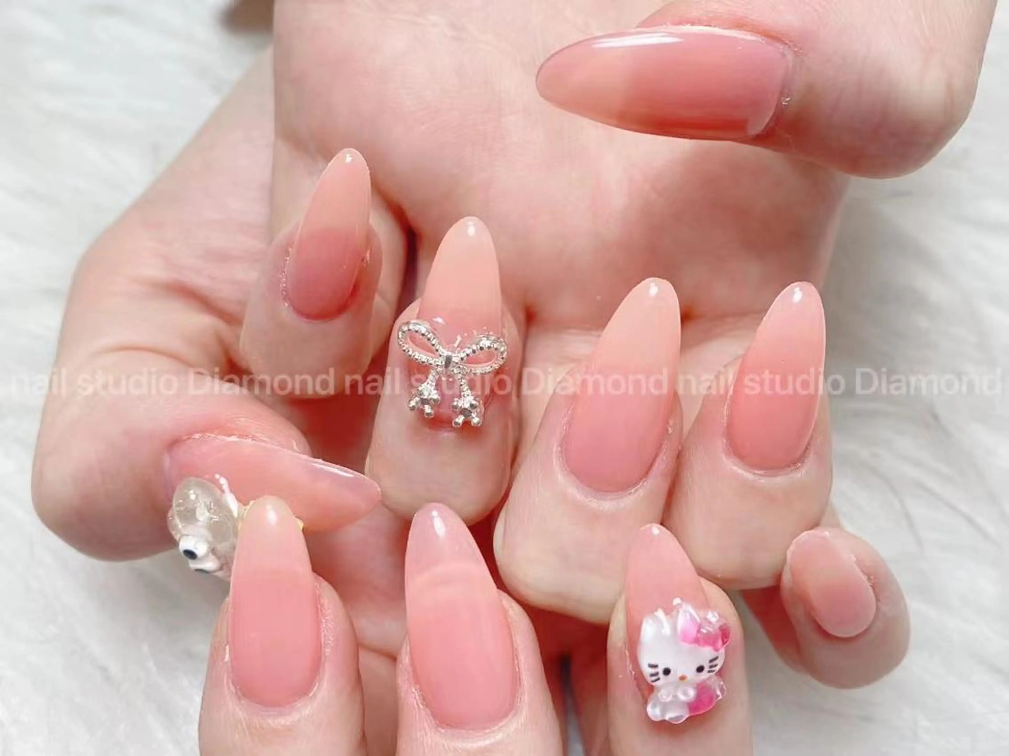 ネイル アートネイル オーロラネイル ガーリー キラキラネイル 韓国ネイル ハンドネイル ハンドケア Plenty 🚢のネイルデザイン